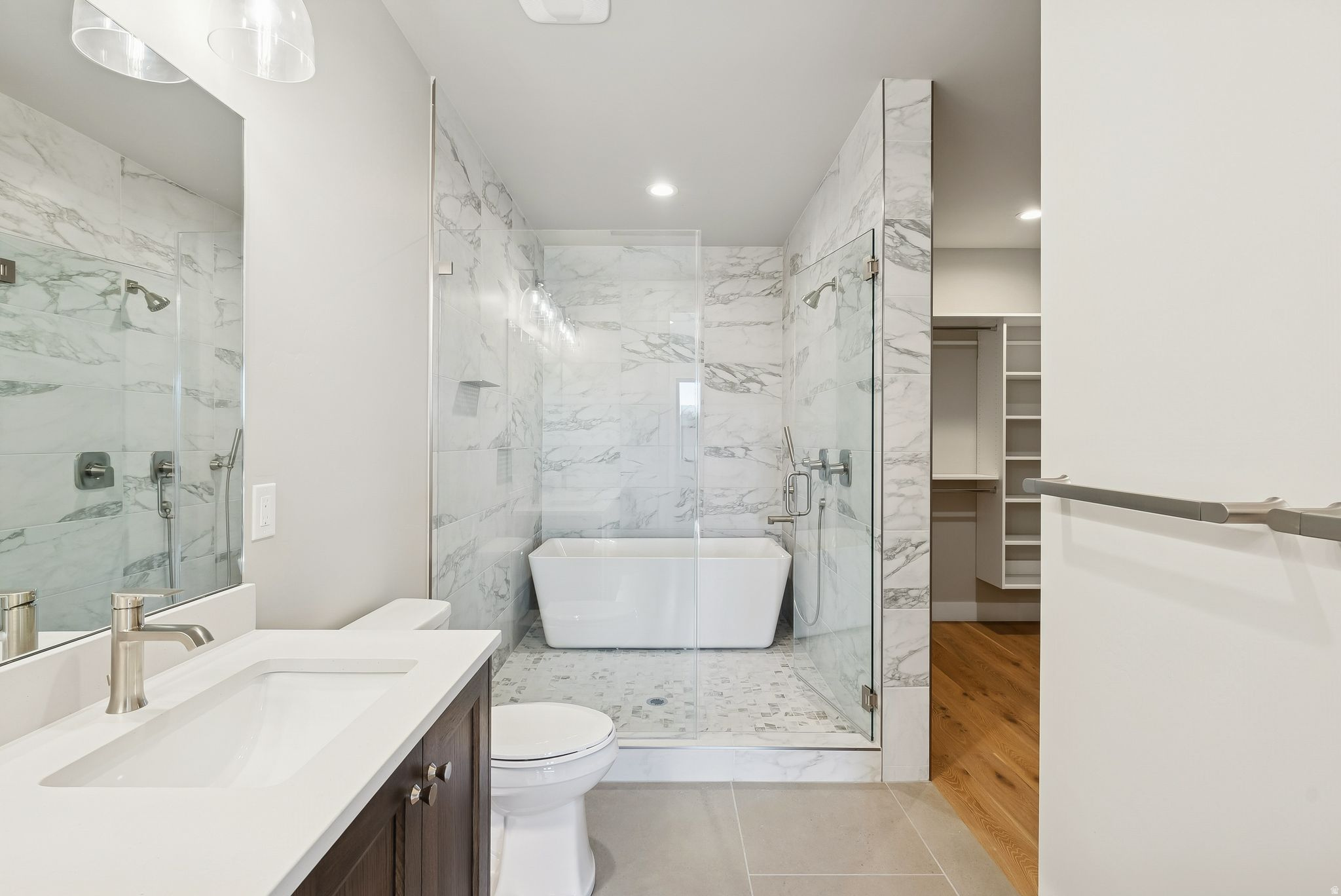 MAYFLOWER LAKESIDE - Residential