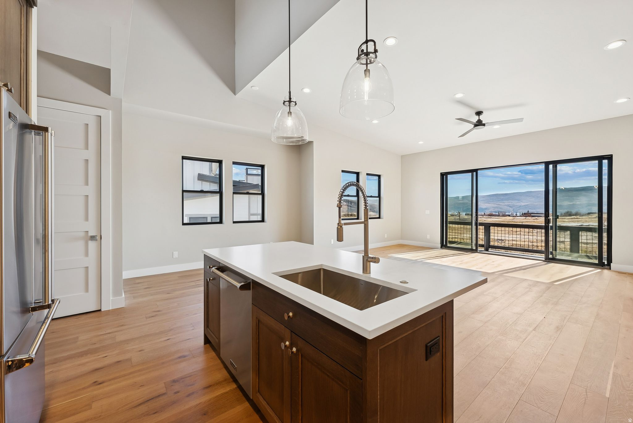 MAYFLOWER LAKESIDE - Residential