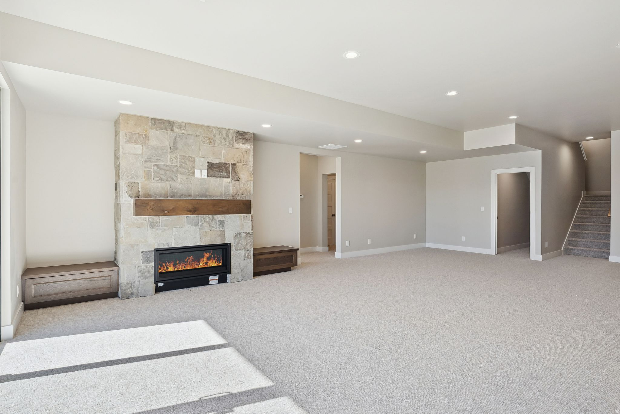 MAYFLOWER LAKESIDE - Residential