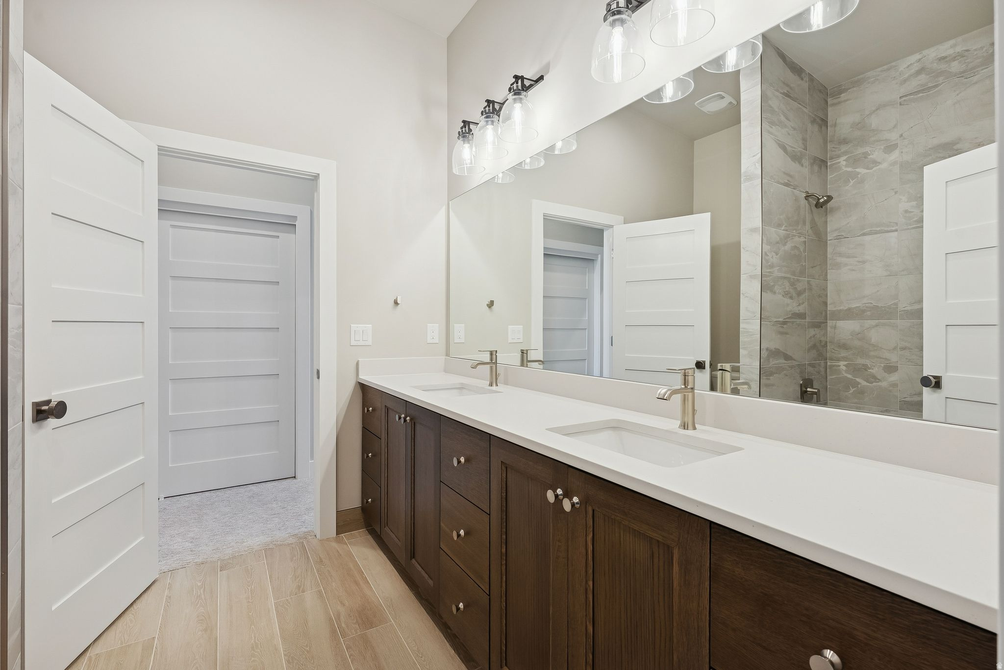 MAYFLOWER LAKESIDE - Residential