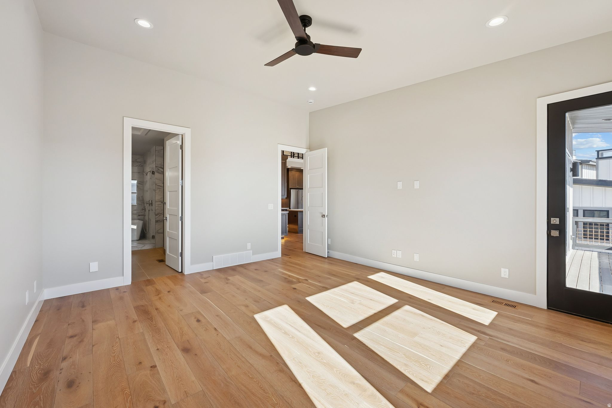 MAYFLOWER LAKESIDE - Residential