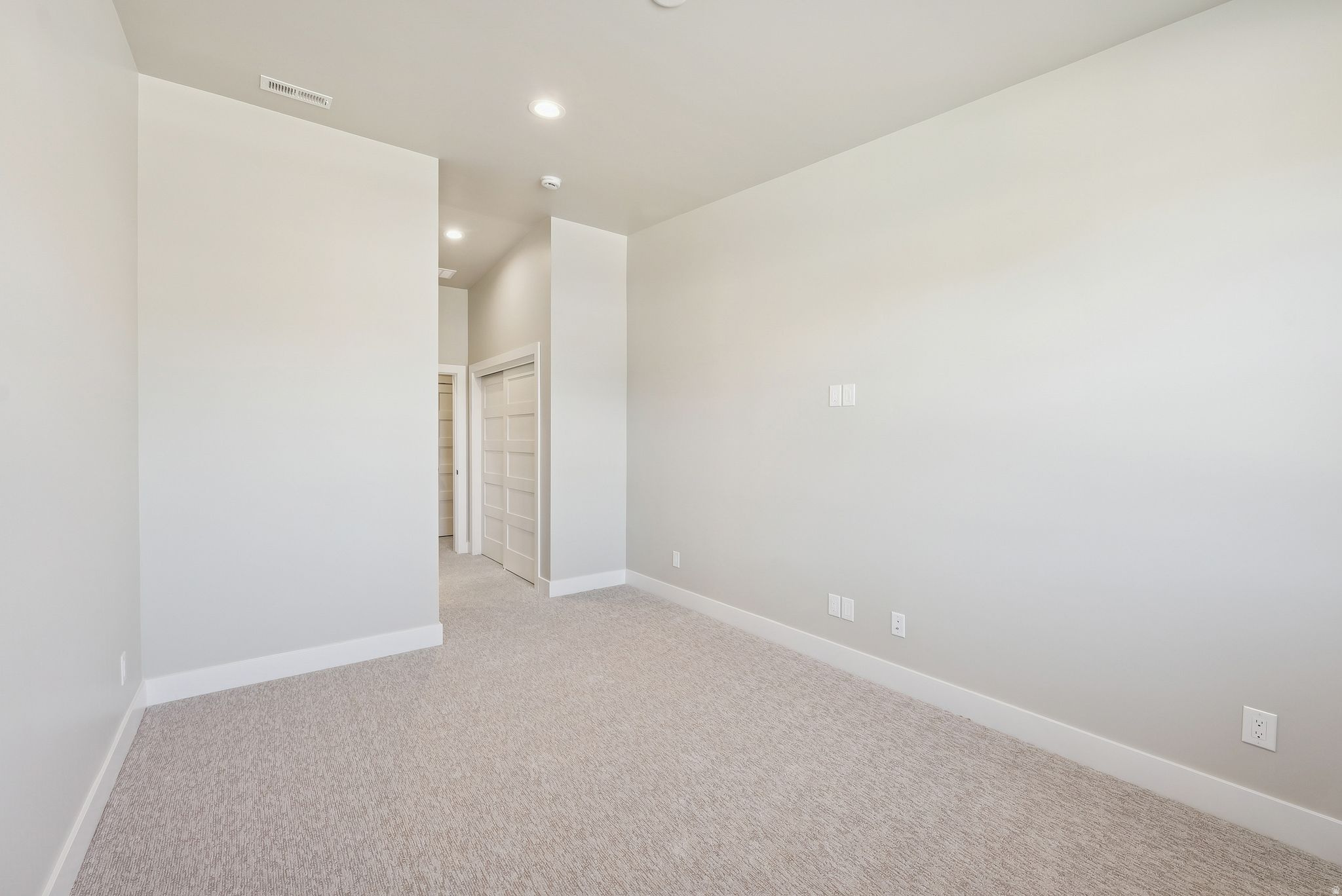 MAYFLOWER LAKESIDE - Residential