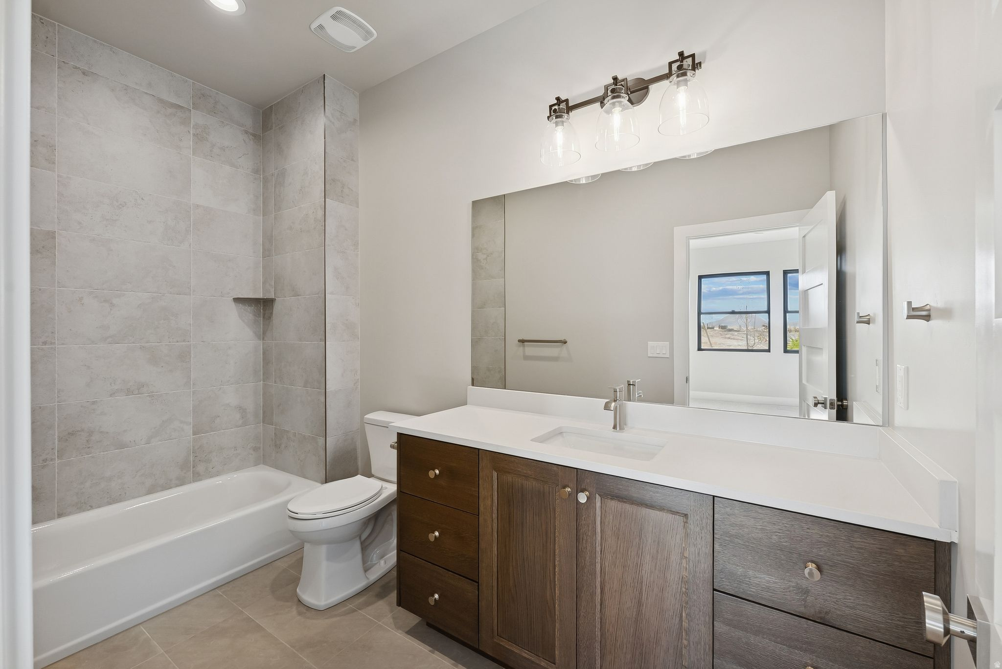 MAYFLOWER LAKESIDE - Residential