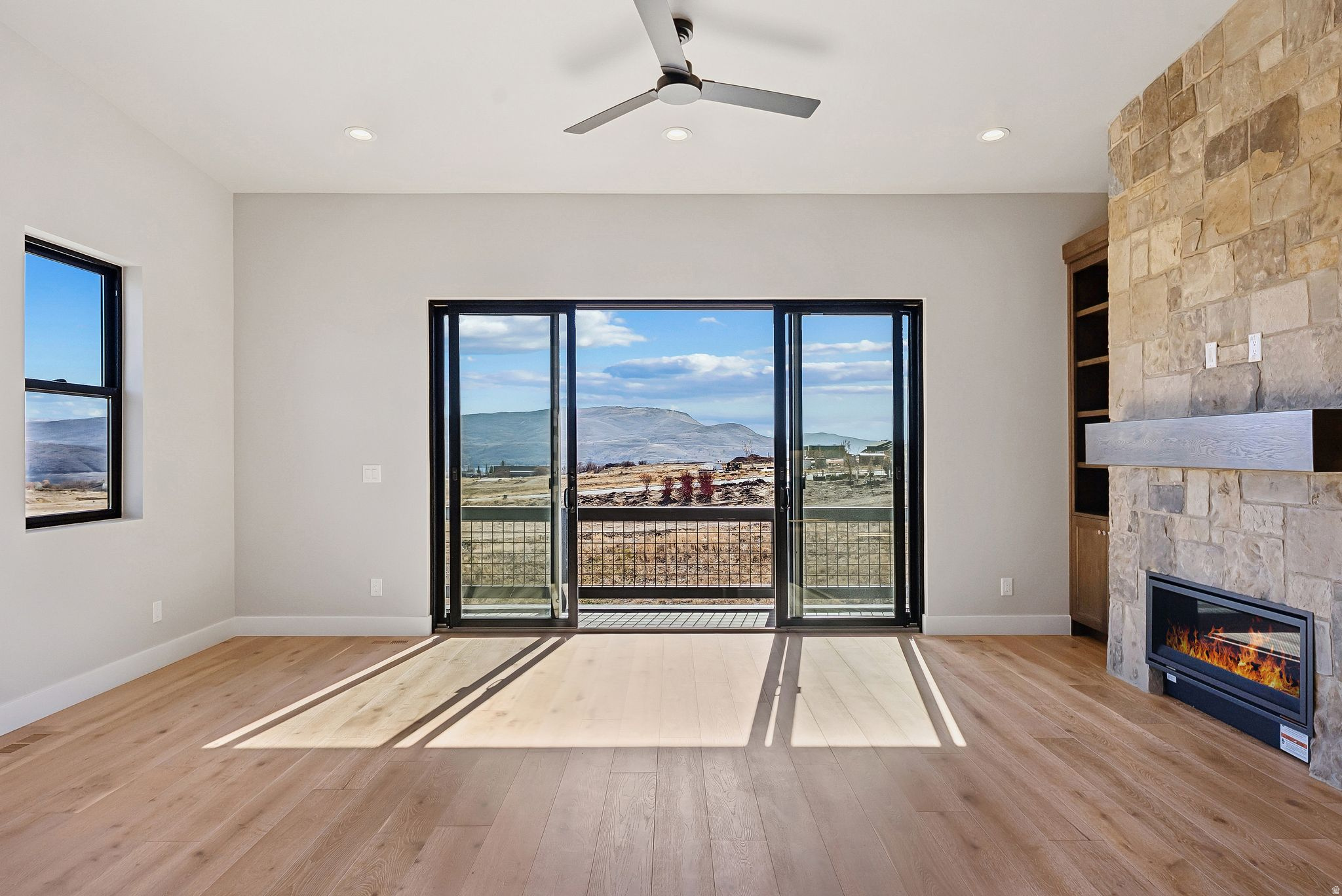 MAYFLOWER LAKESIDE - Residential