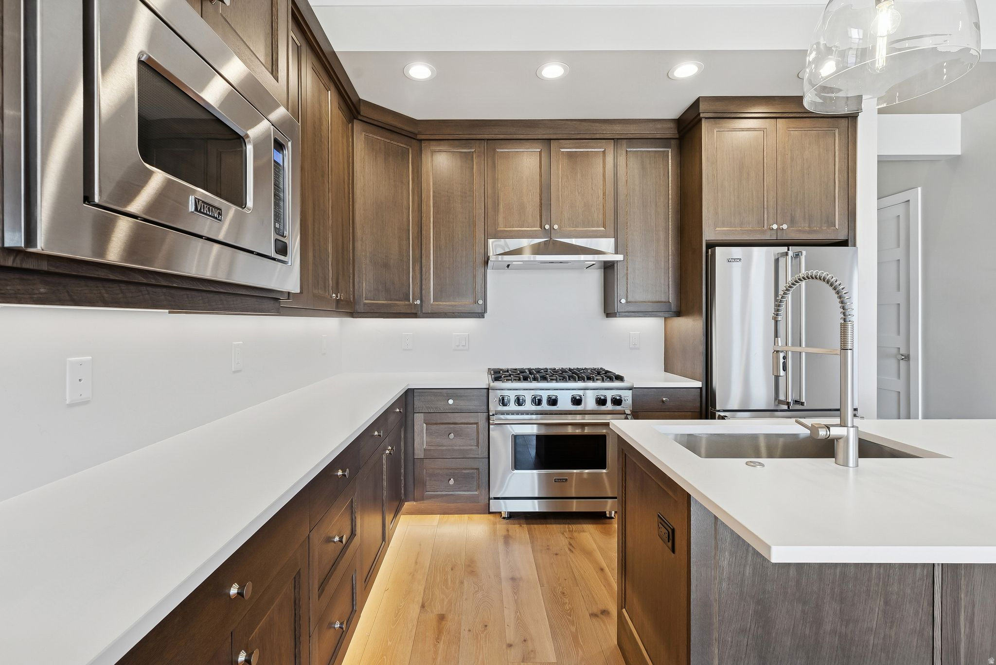 MAYFLOWER LAKESIDE - Residential