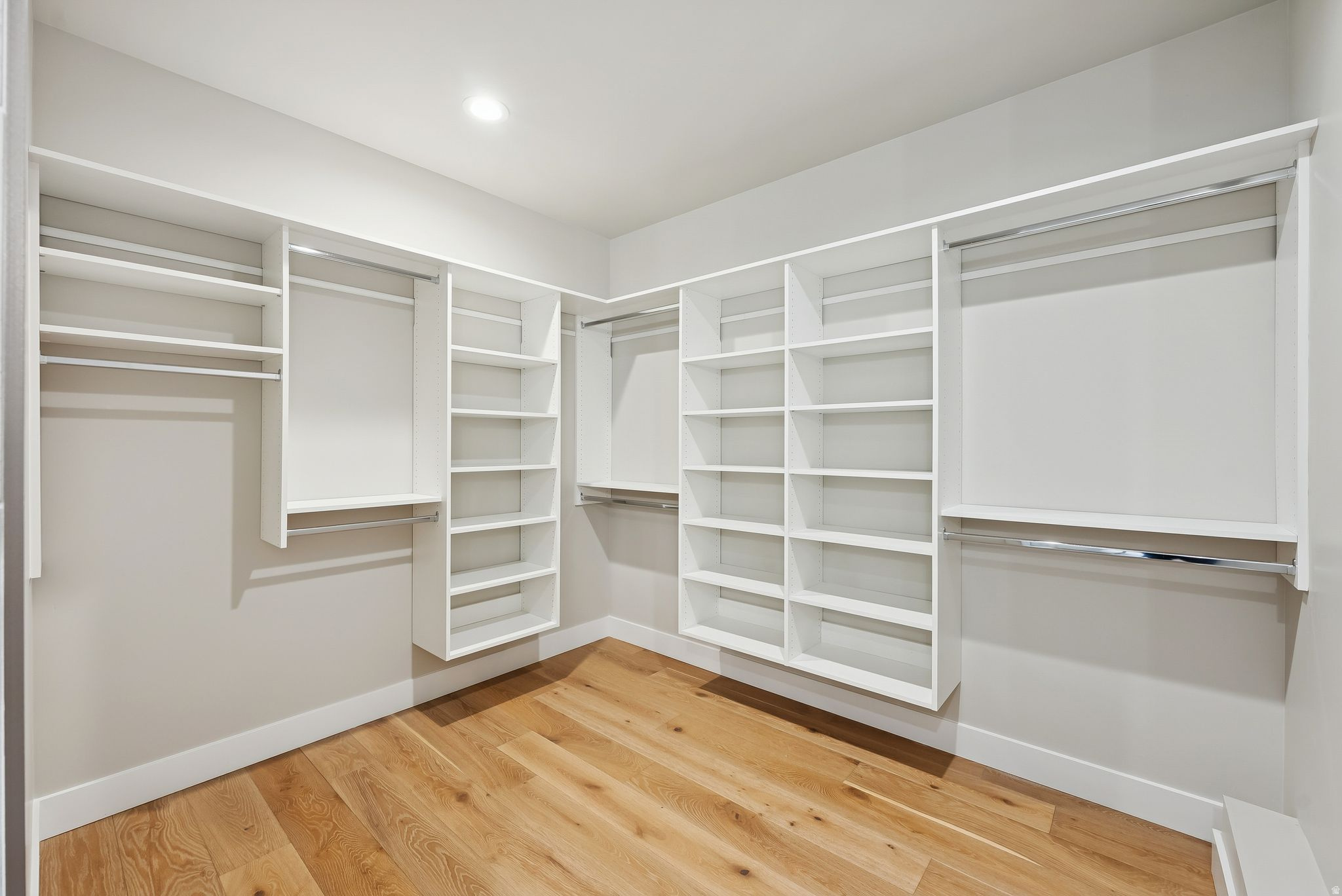 MAYFLOWER LAKESIDE - Residential