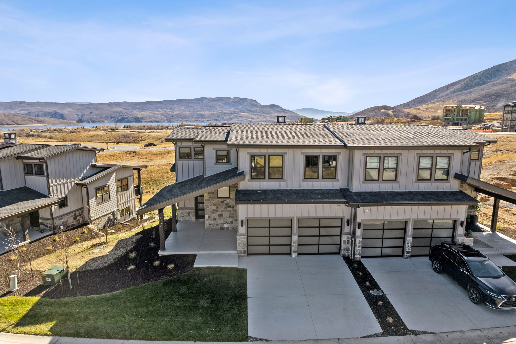 MAYFLOWER LAKESIDE - Residential