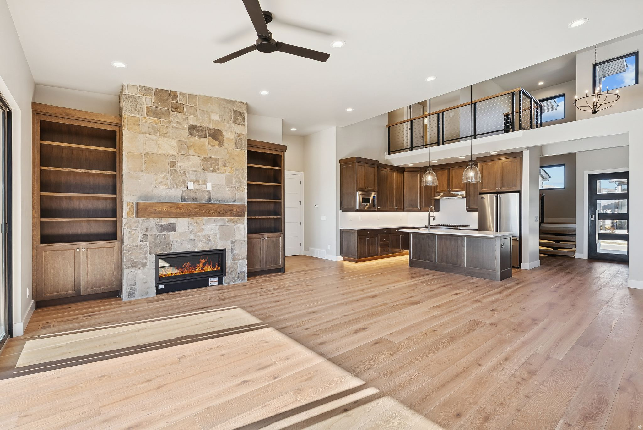 MAYFLOWER LAKESIDE - Residential