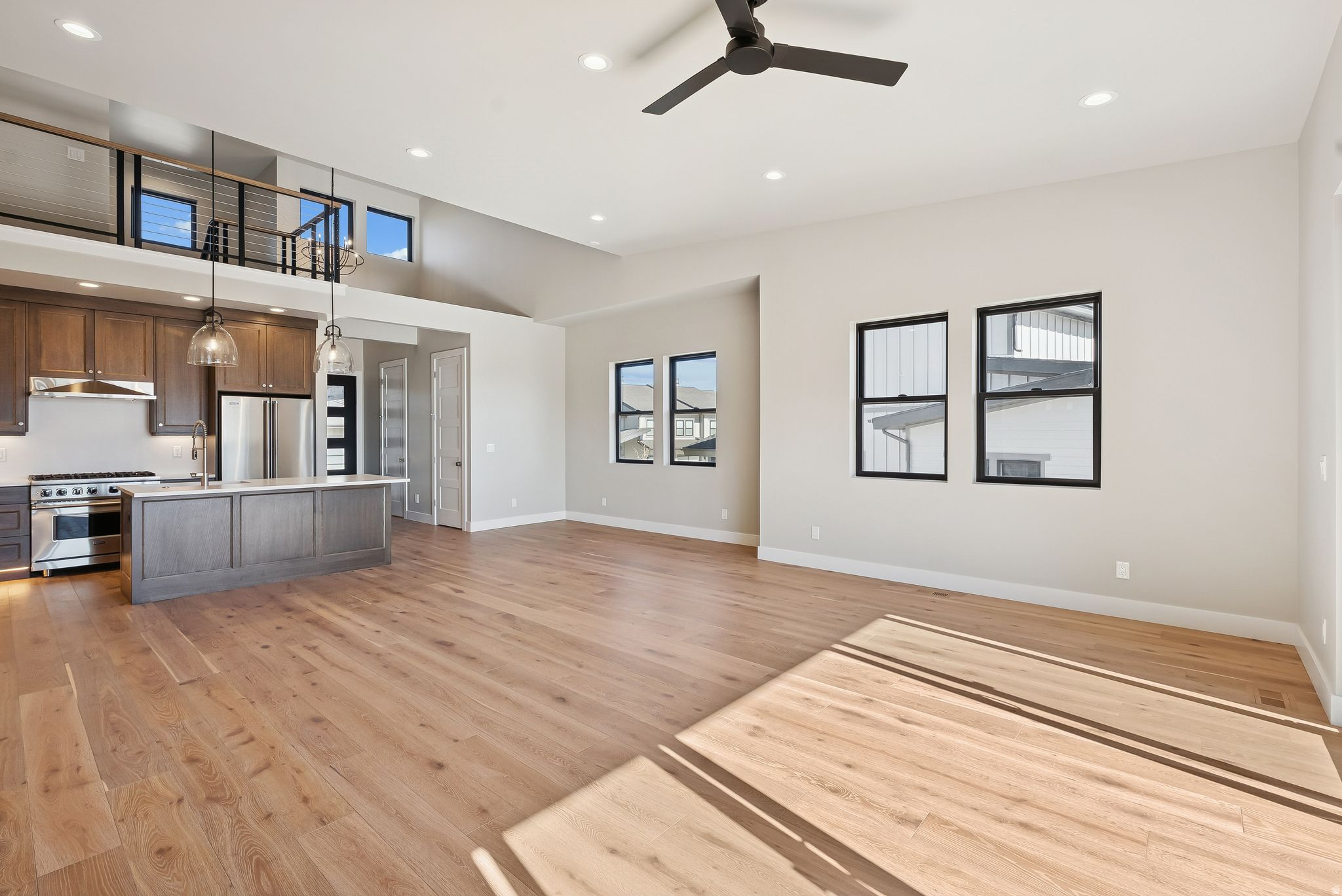 MAYFLOWER LAKESIDE - Residential