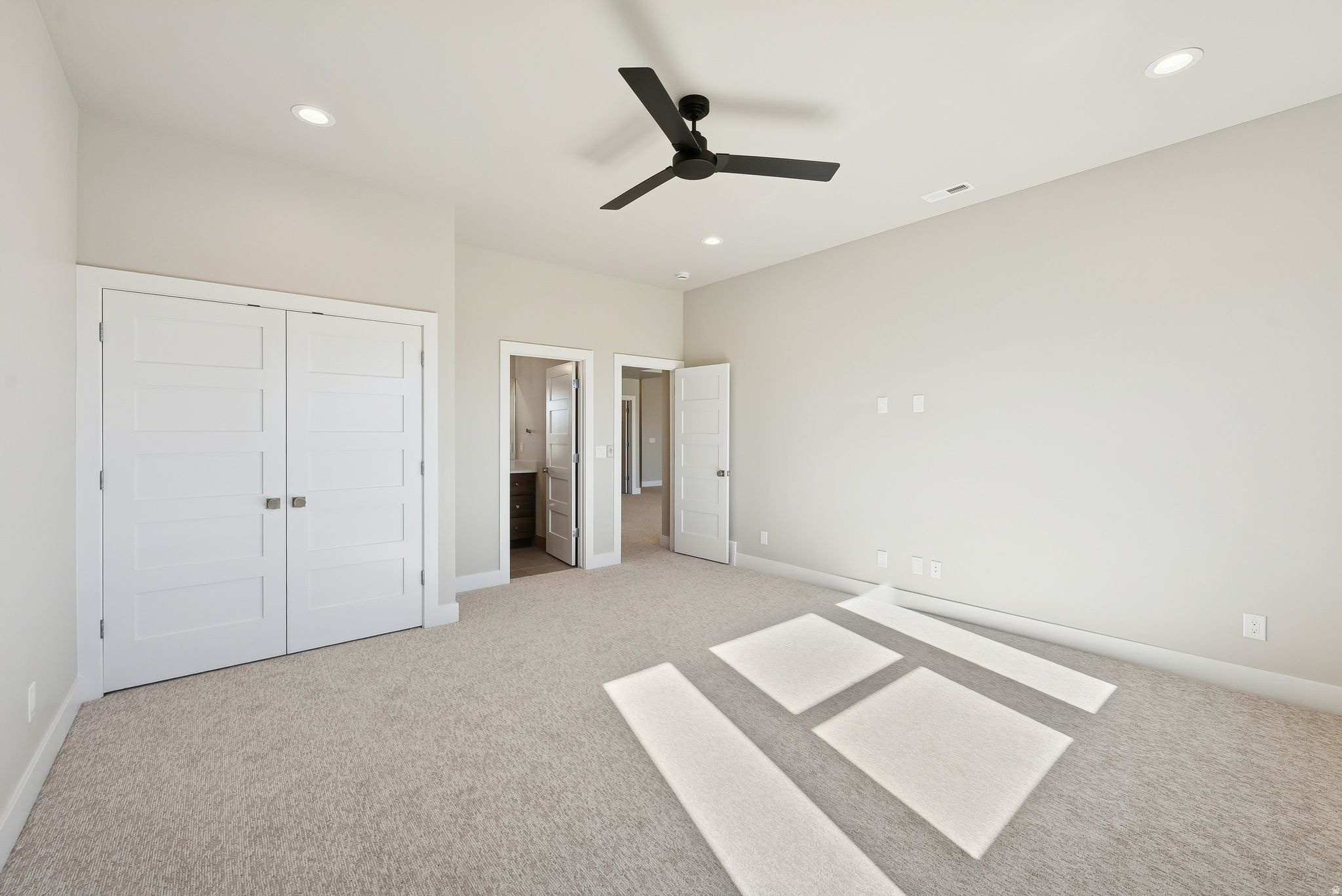 MAYFLOWER LAKESIDE - Residential