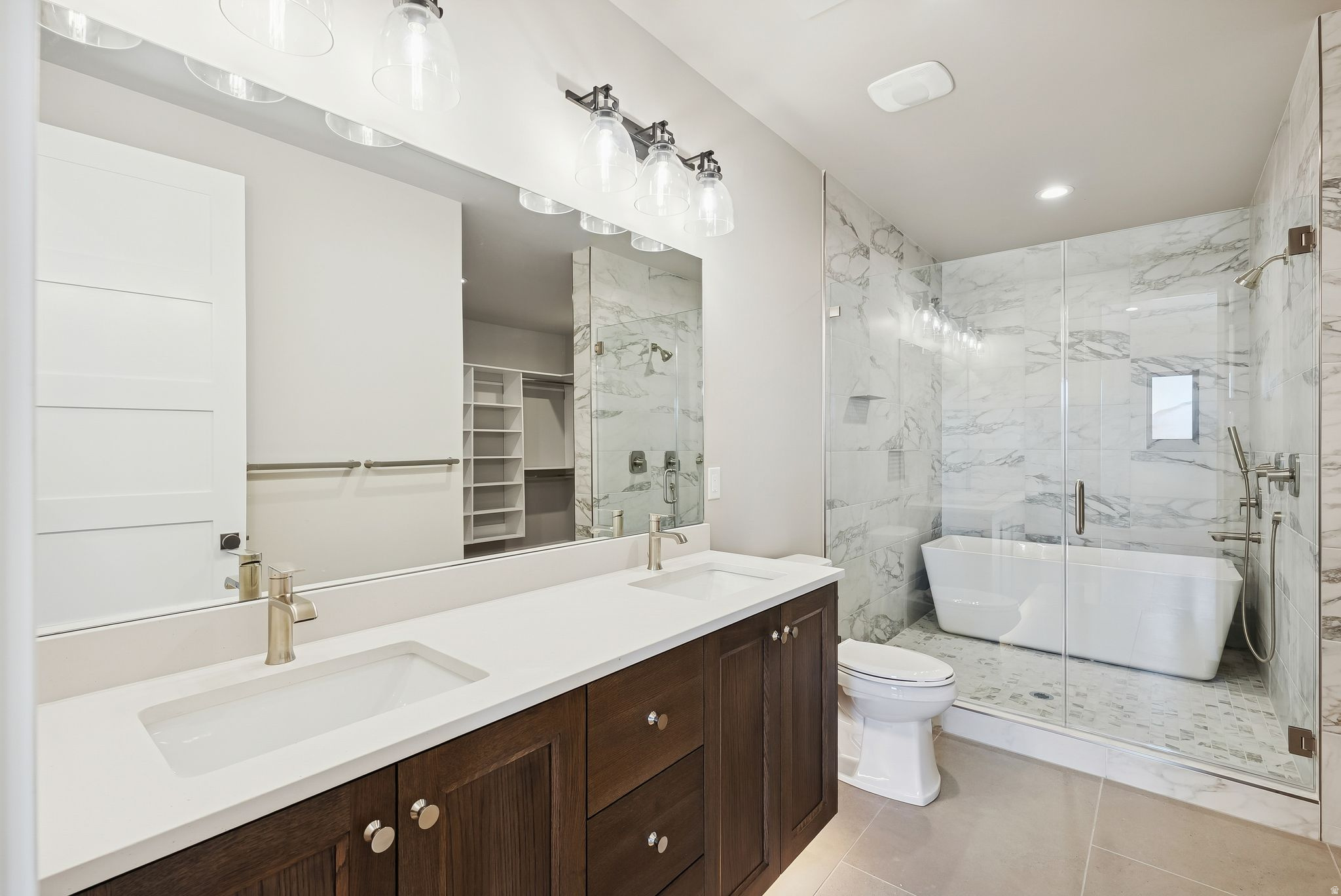 MAYFLOWER LAKESIDE - Residential