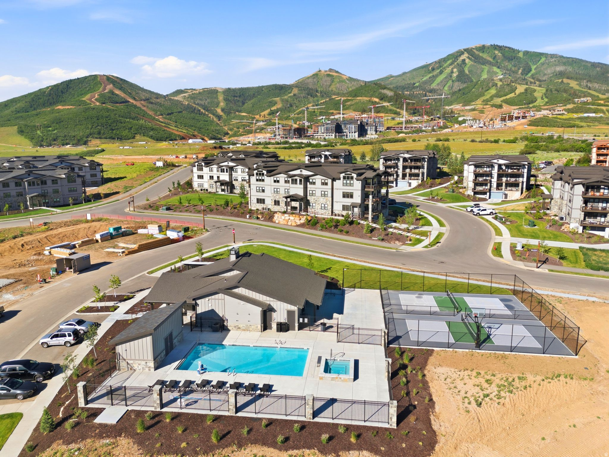 MAYFLOWER LAKESIDE - Residential