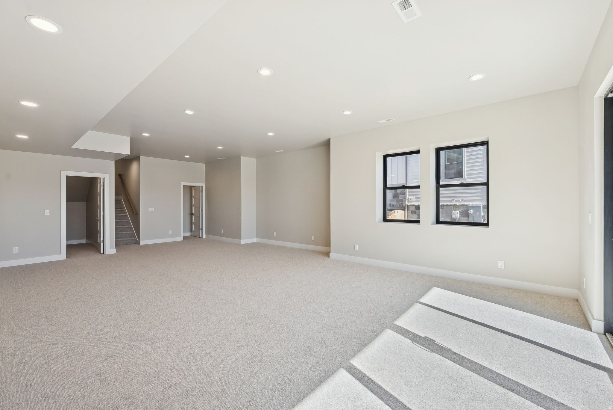 MAYFLOWER LAKESIDE - Residential