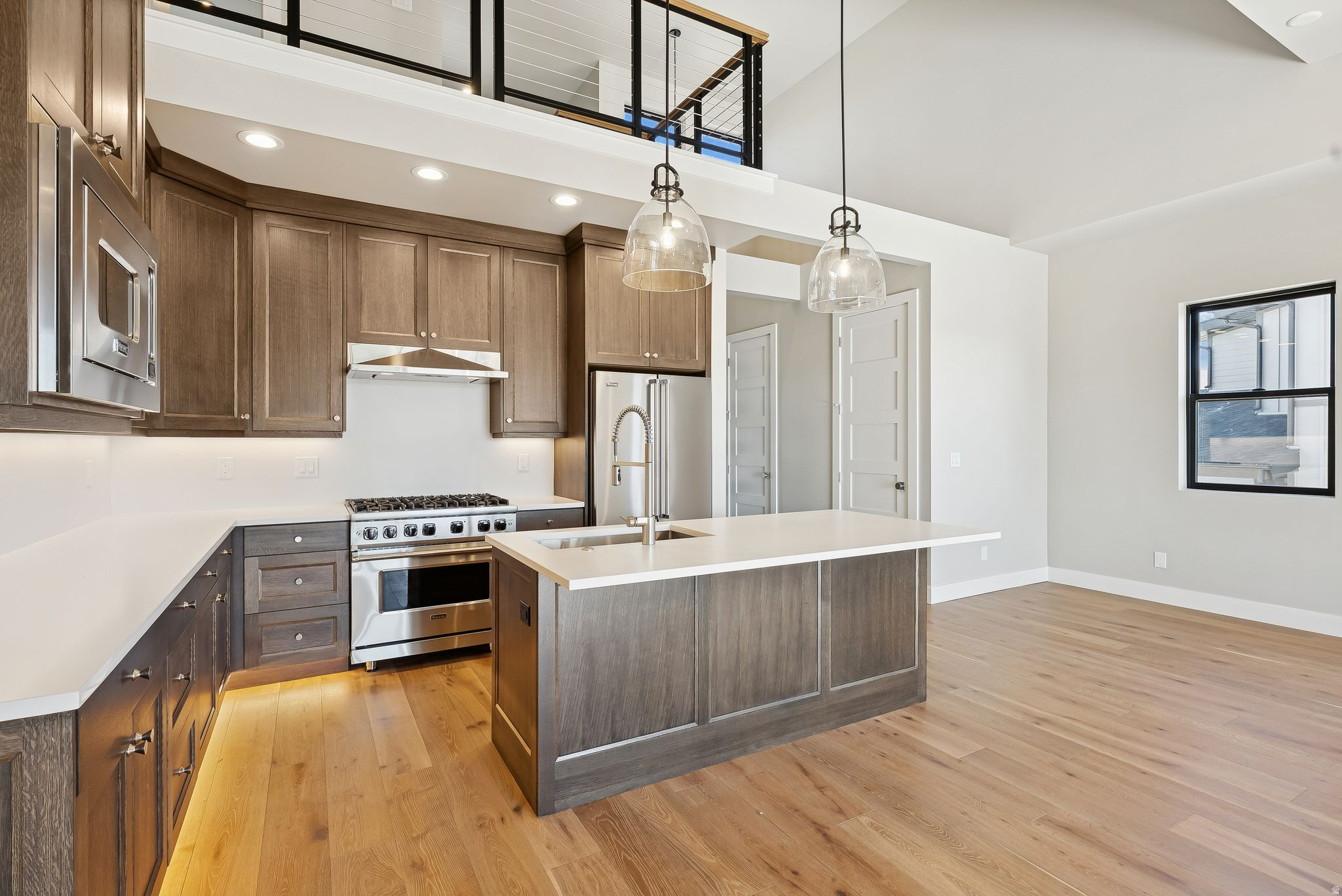MAYFLOWER LAKESIDE - Residential