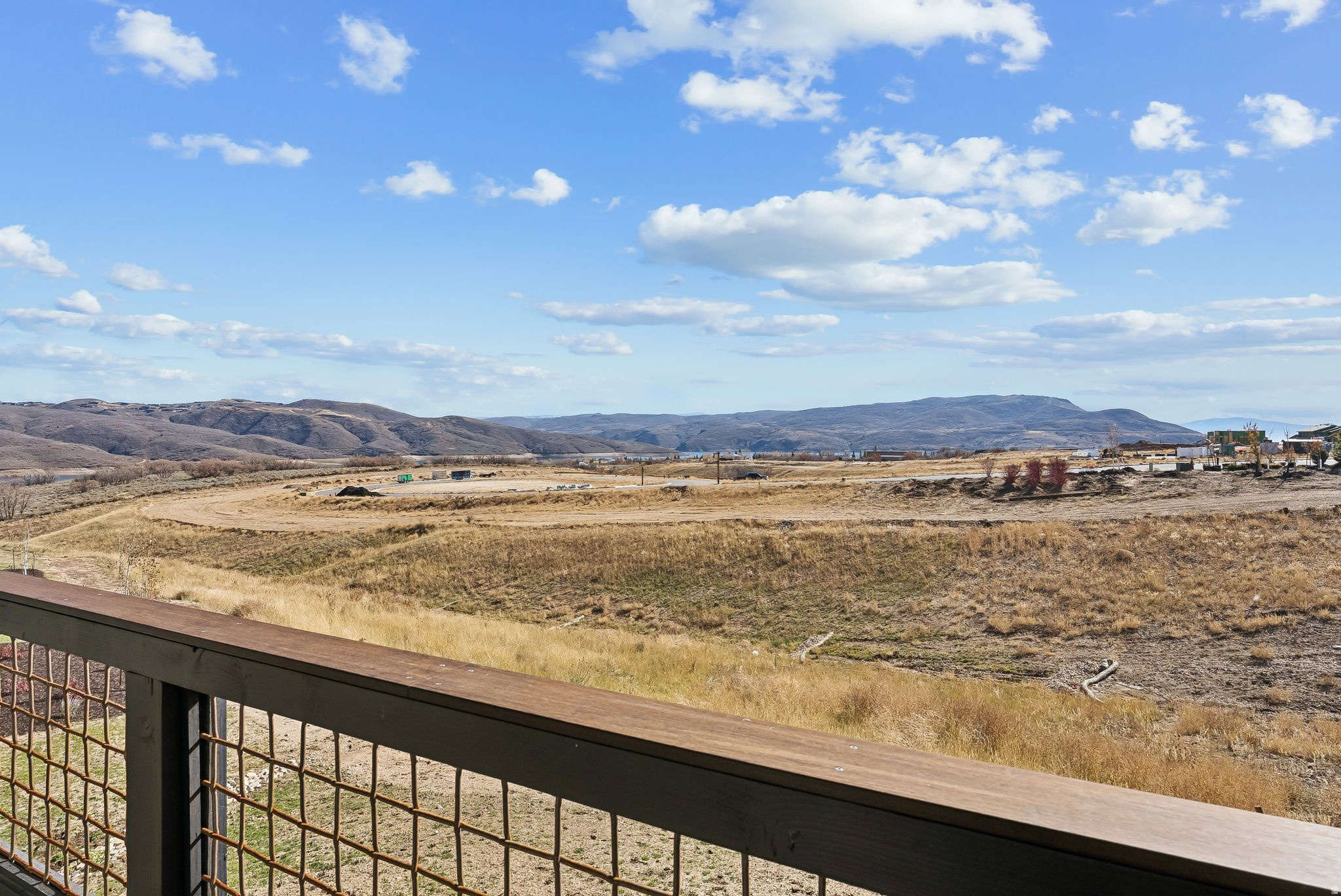 MAYFLOWER LAKESIDE - Residential