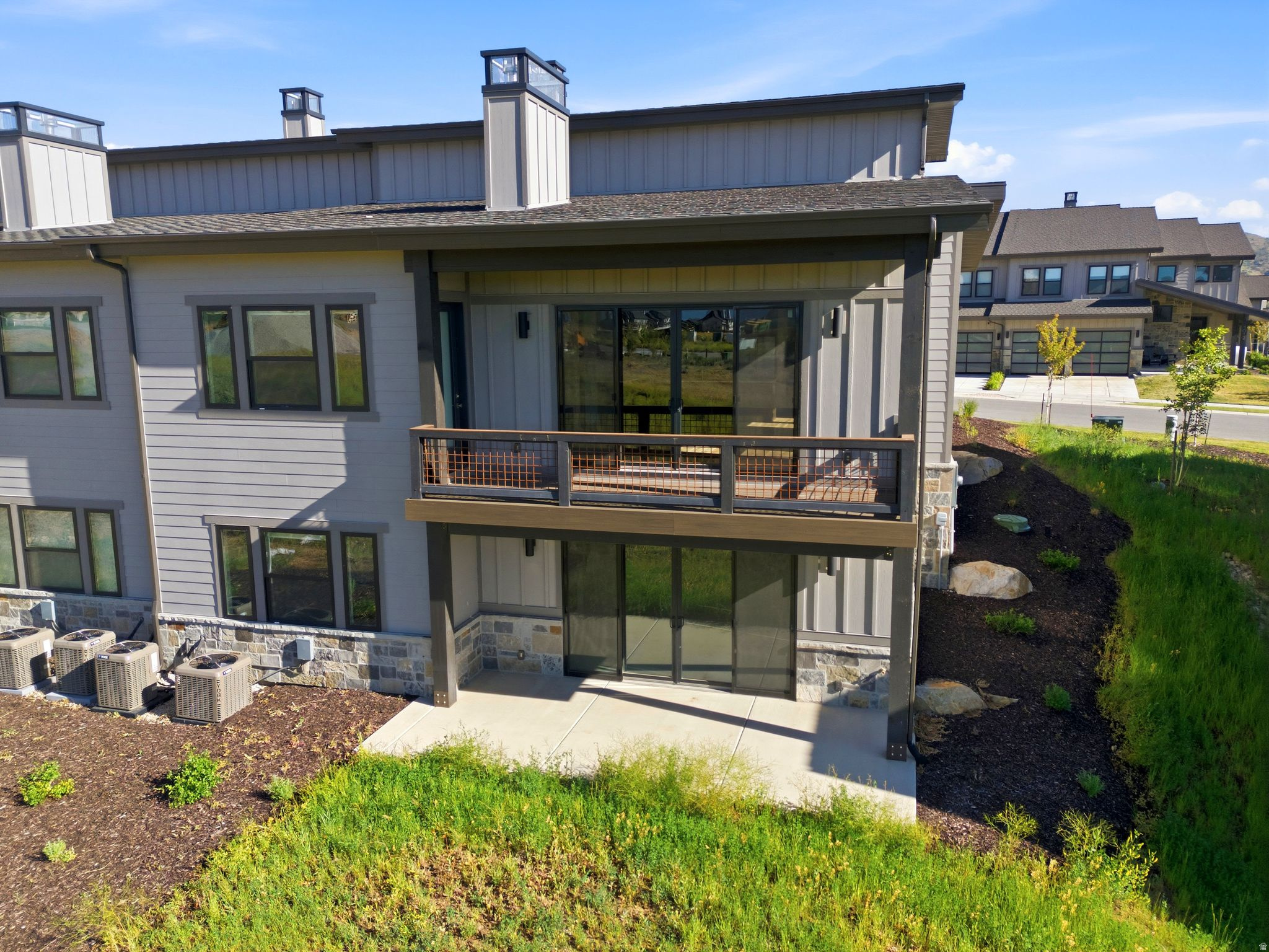 MAYFLOWER LAKESIDE - Residential