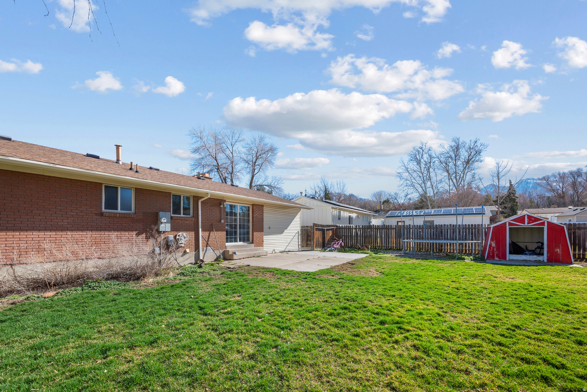 COUNTRY ESTATES #4 - Residential