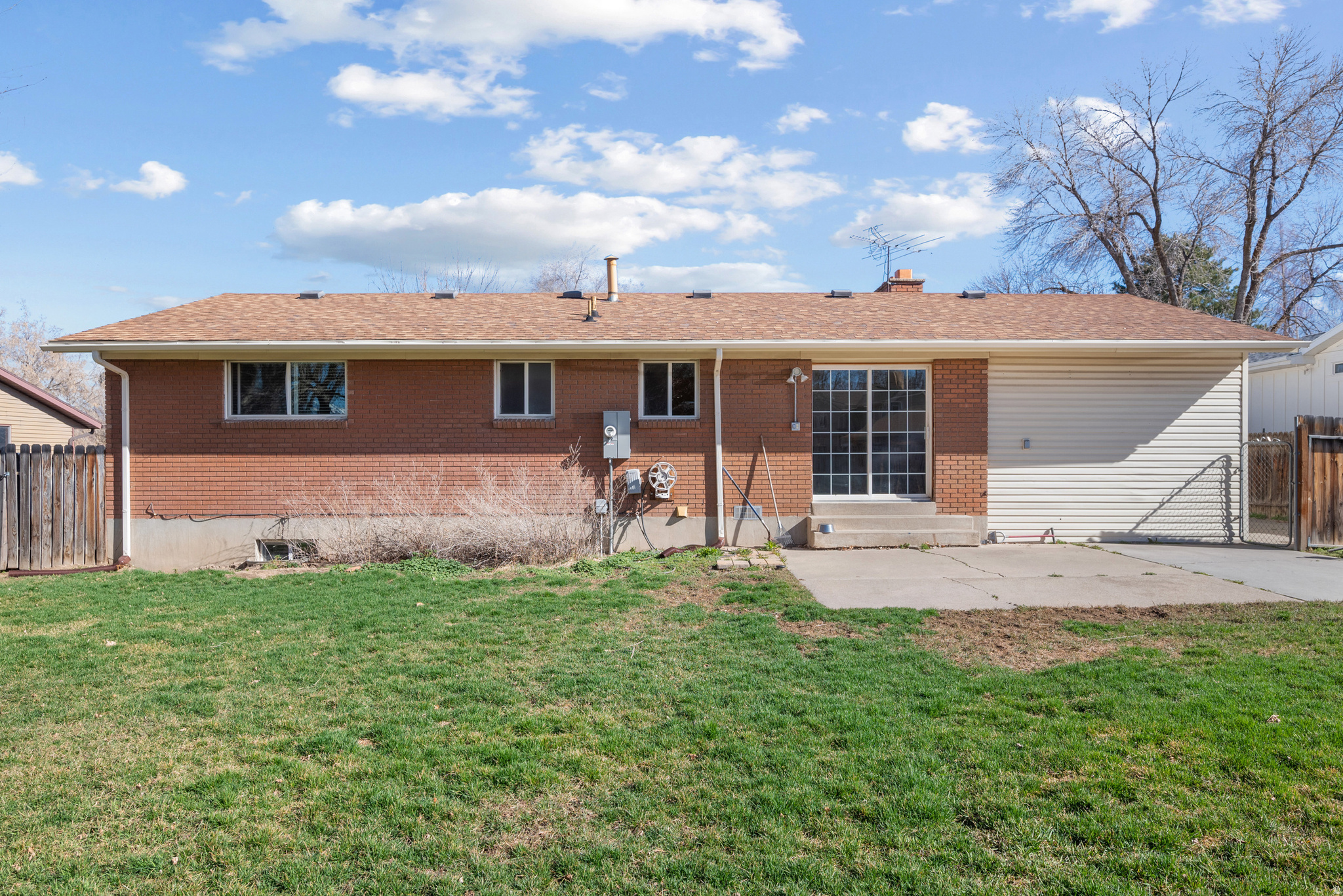 COUNTRY ESTATES #4 - Residential