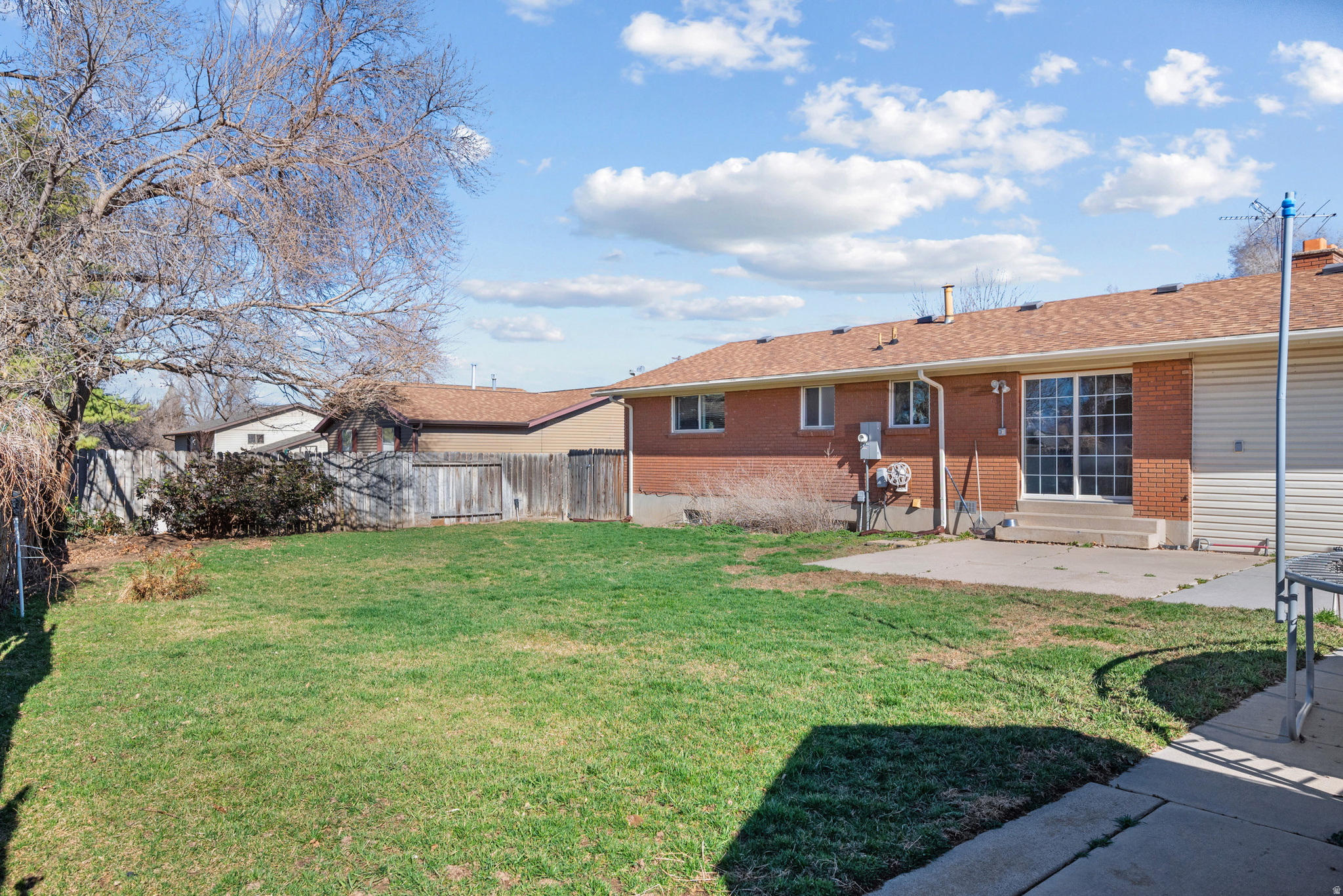 COUNTRY ESTATES #4 - Residential