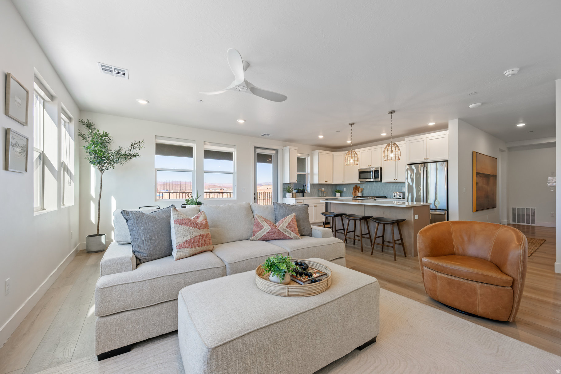 DESERT COLOR CONDOS - Residential