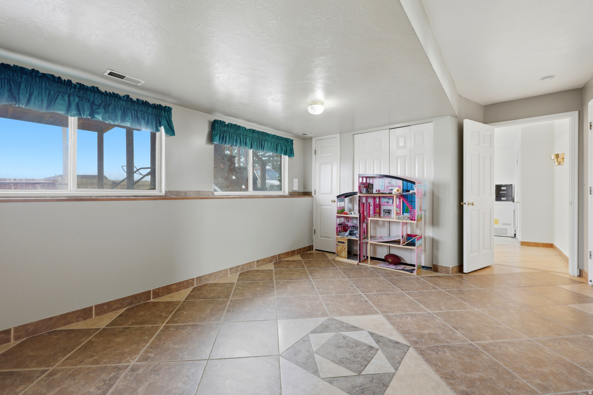 SUNCREST - Residential