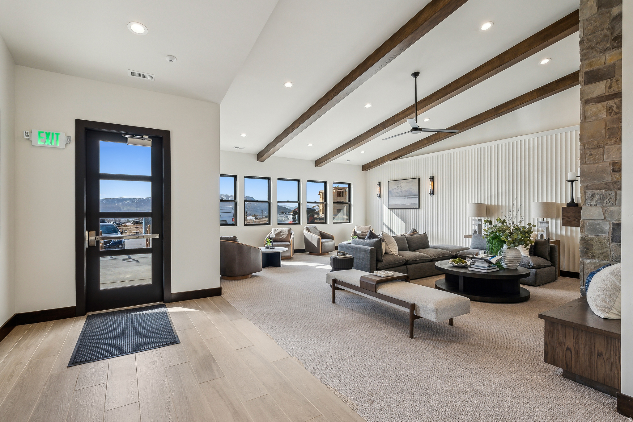 MAYFLOWER LAKESIDE - Residential