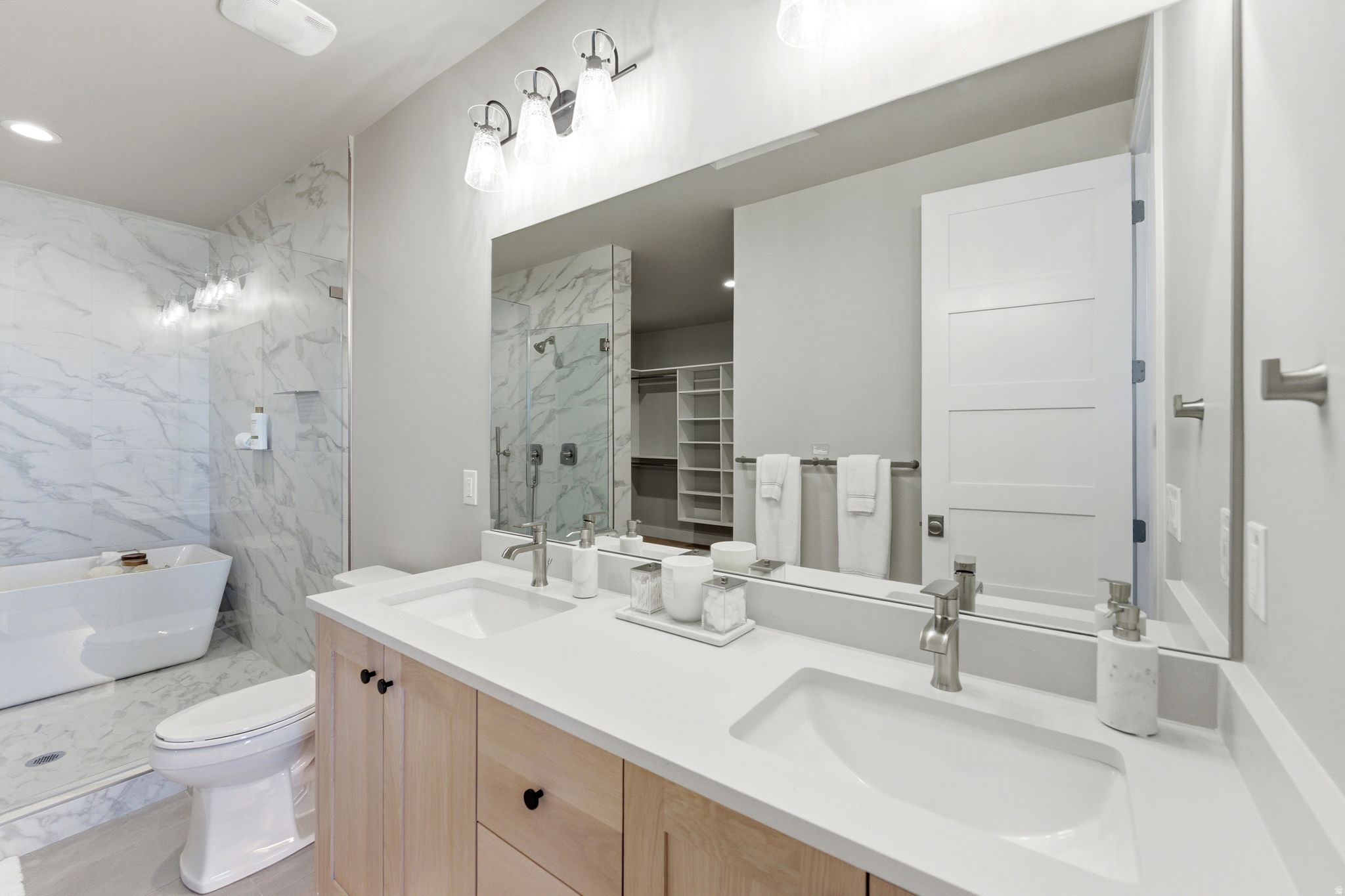 MAYFLOWER LAKESIDE - Residential