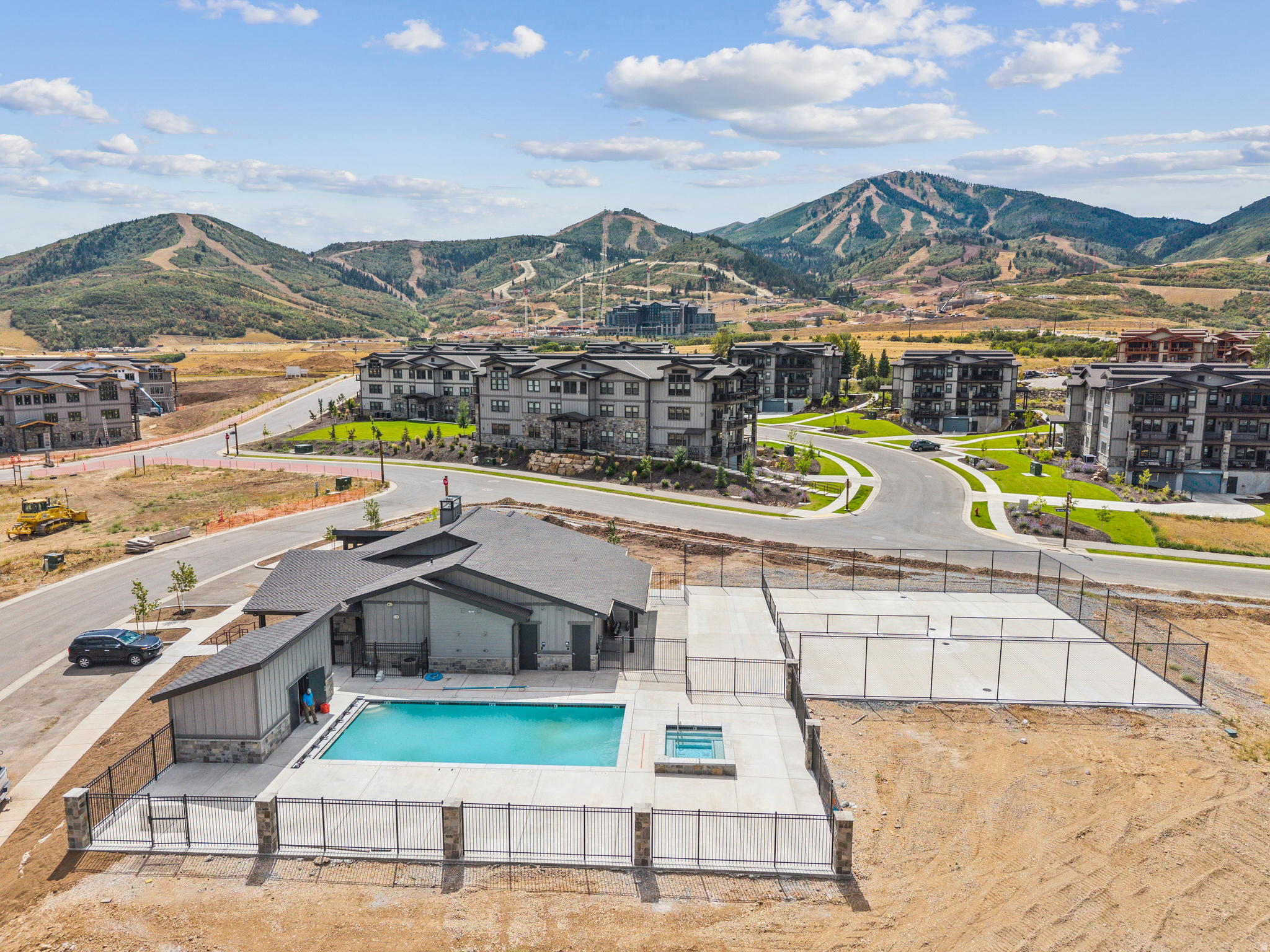 MAYFLOWER LAKESIDE - Residential