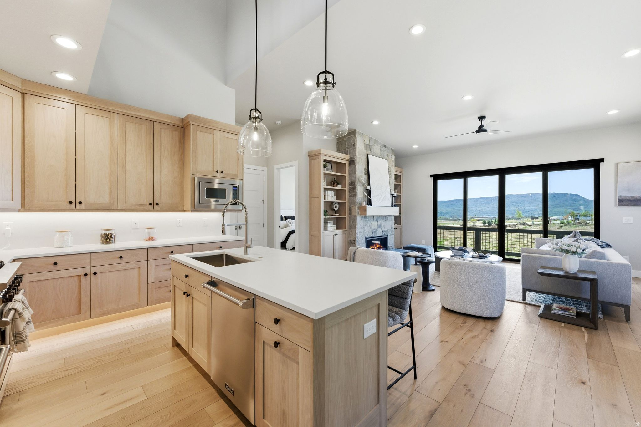 MAYFLOWER LAKESIDE - Residential