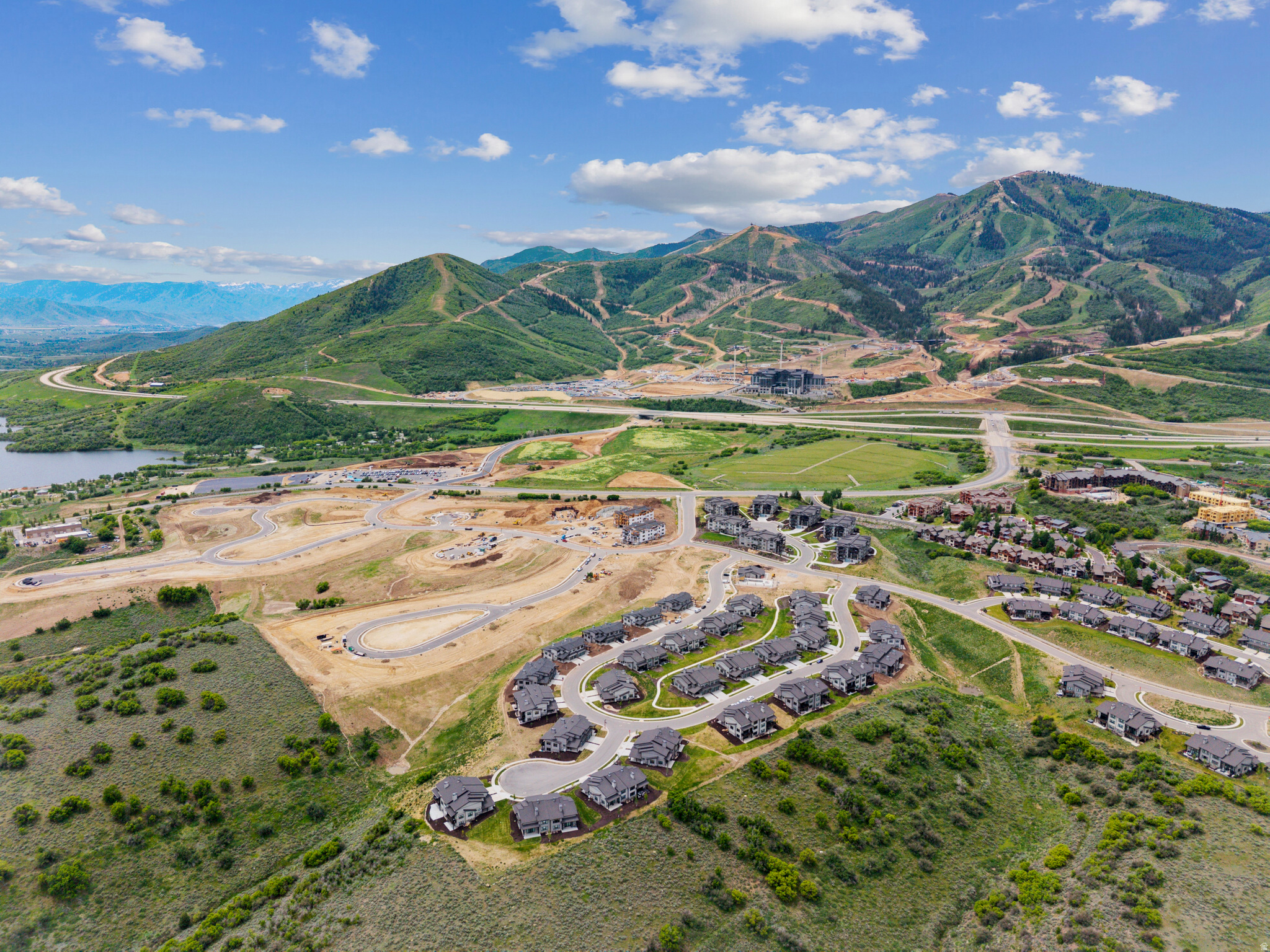 MAYFLOWER LAKESIDE - Residential