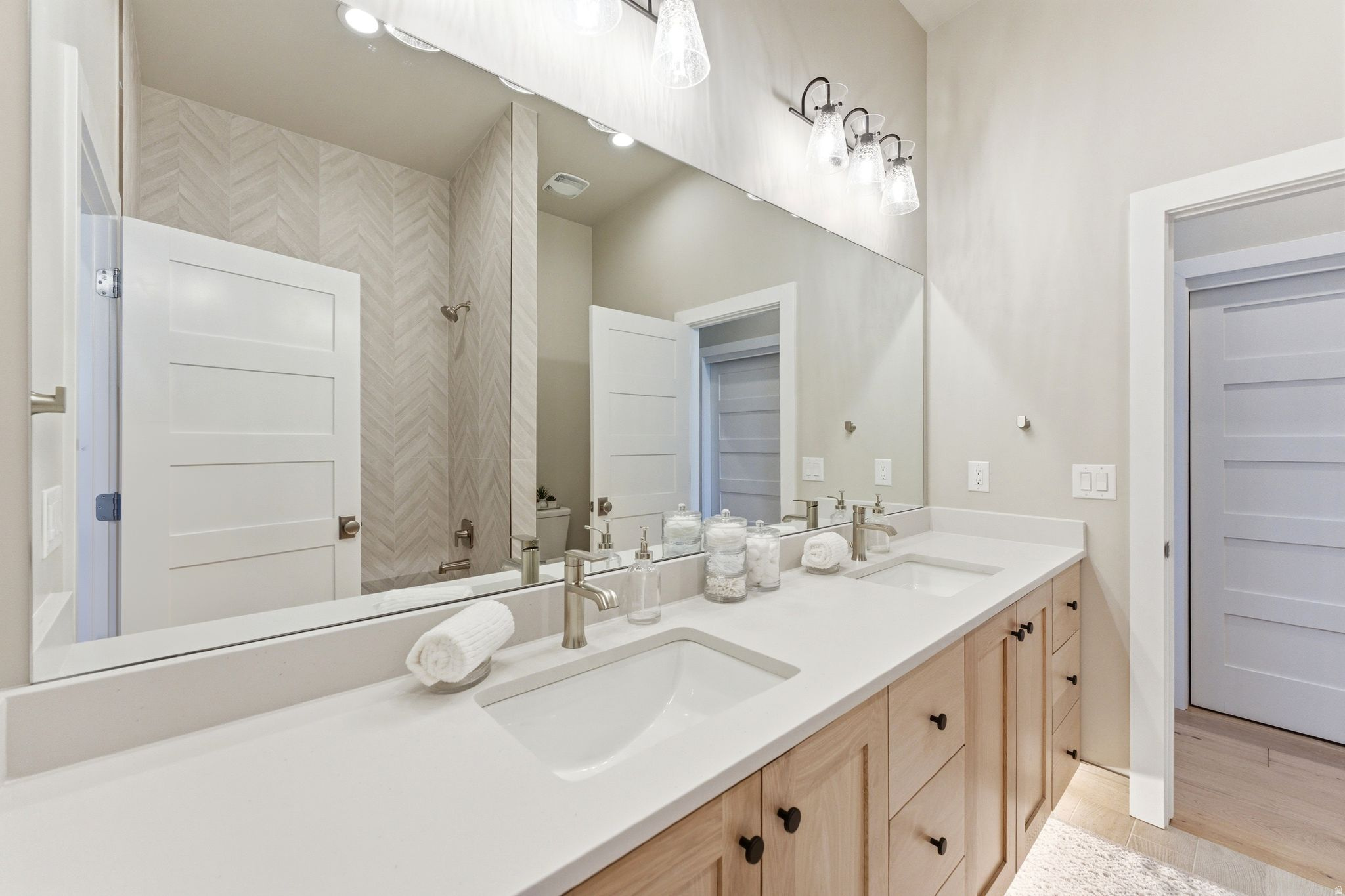 MAYFLOWER LAKESIDE - Residential