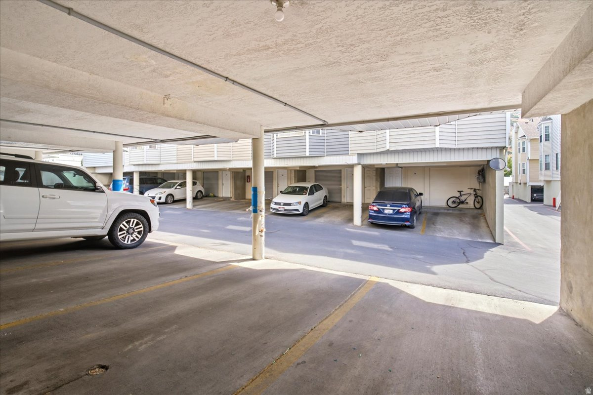 CHATHAM TOWNE CONDOMINIUMS - Residential