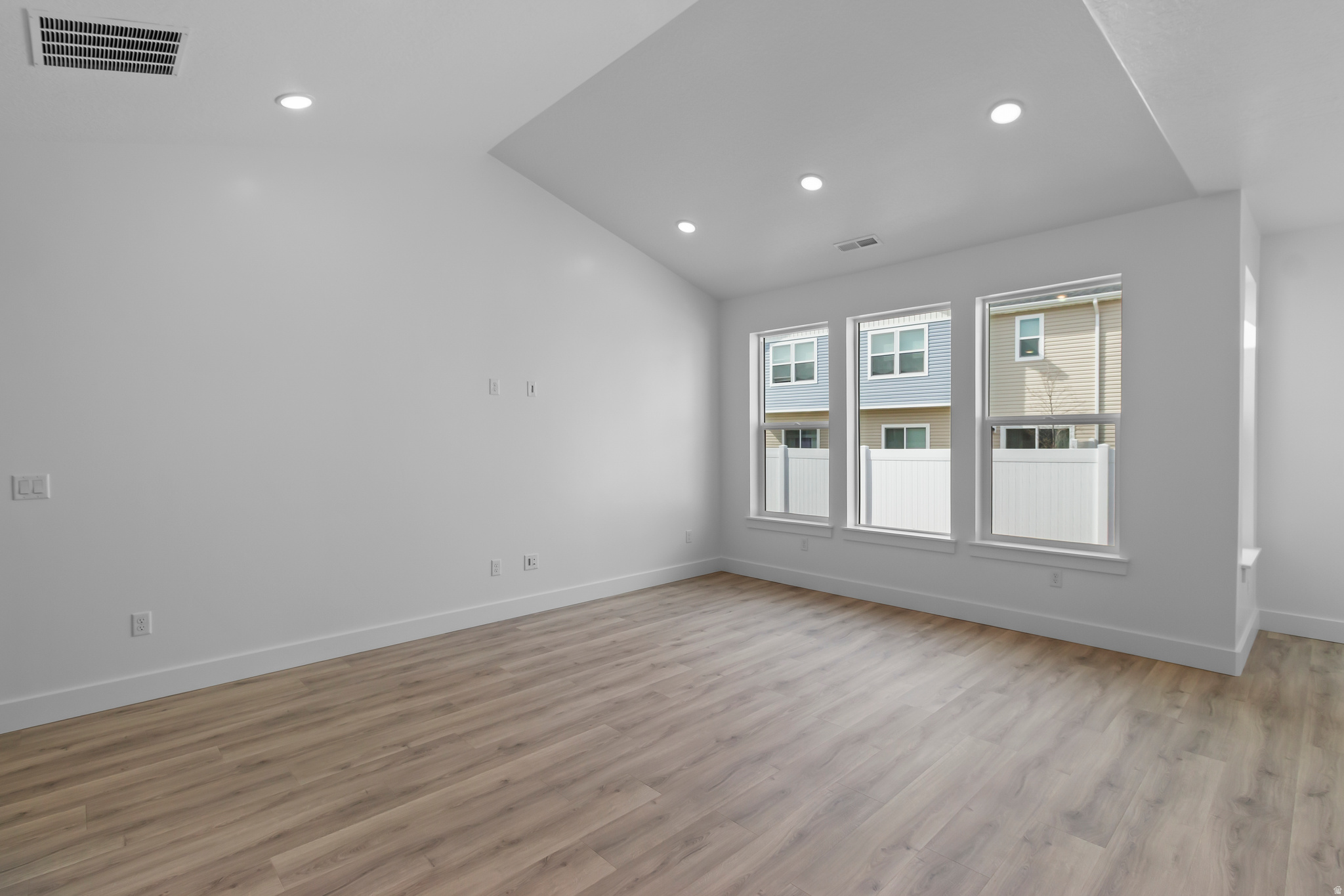 ENVISION ESTATES - Residential