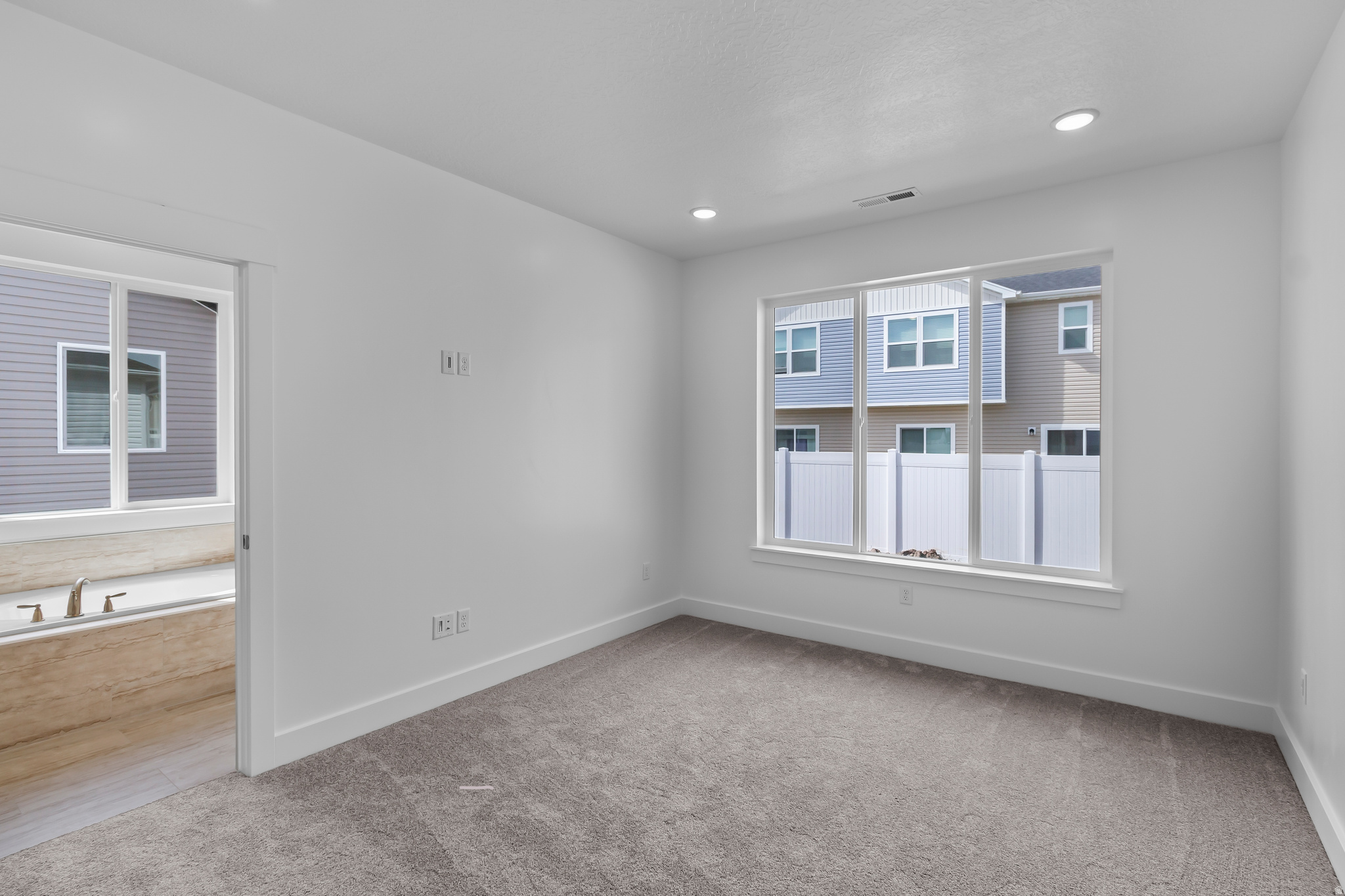 ENVISION ESTATES - Residential