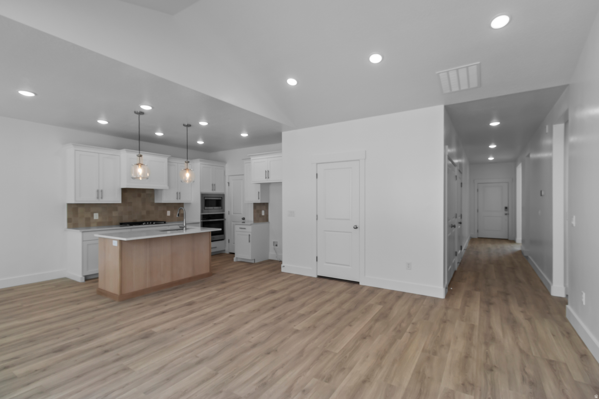 ENVISION ESTATES - Residential