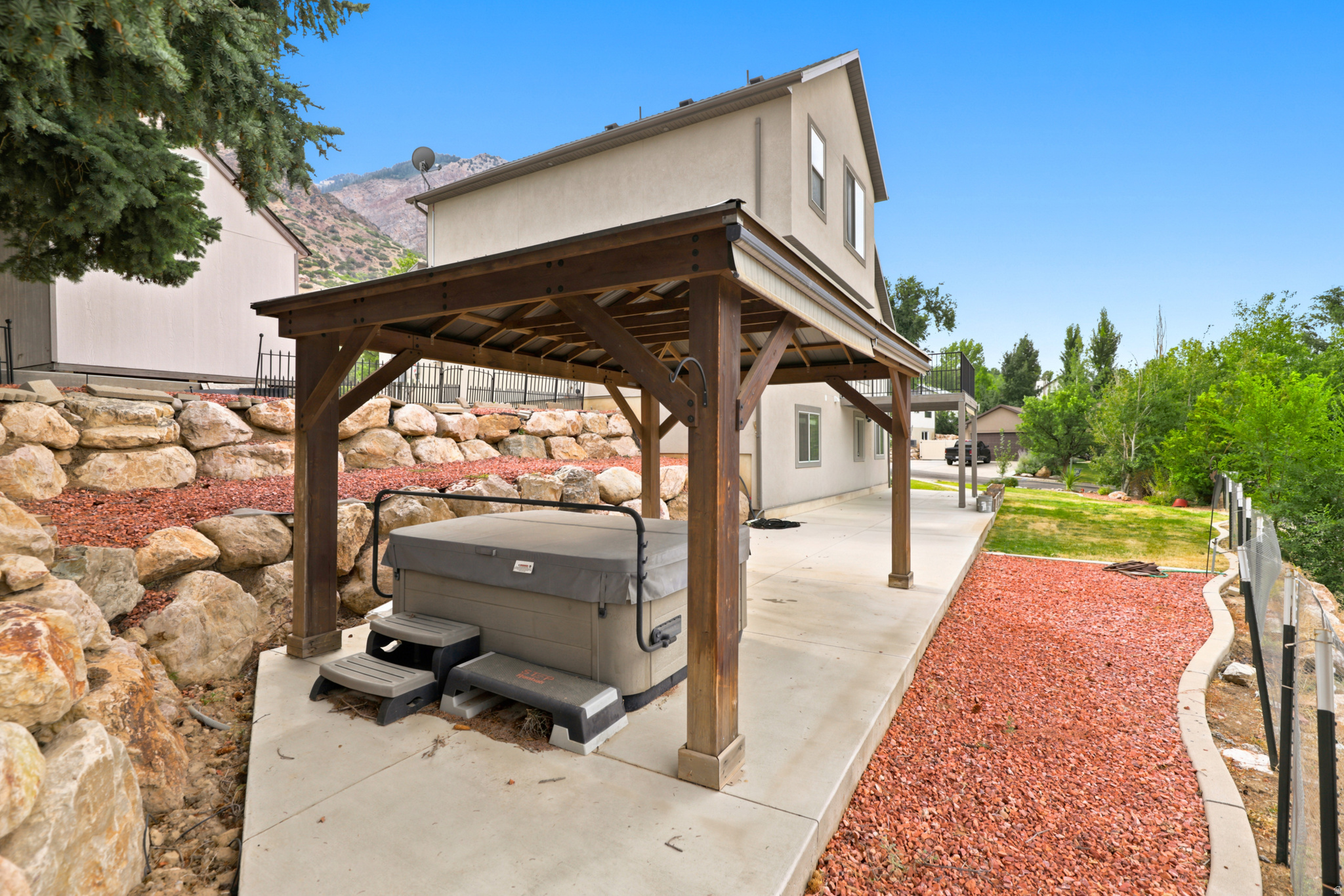 BENCH @ MTN RD - Residential