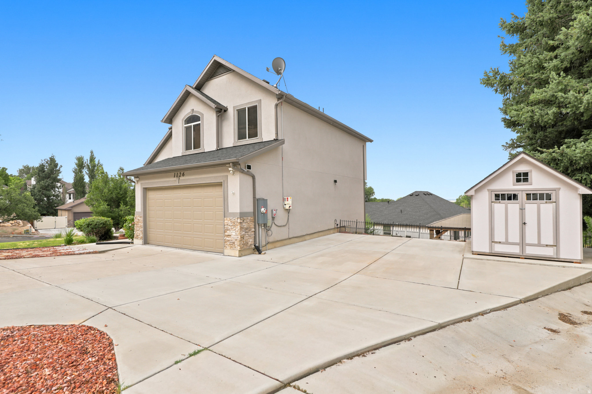 BENCH @ MTN RD - Residential