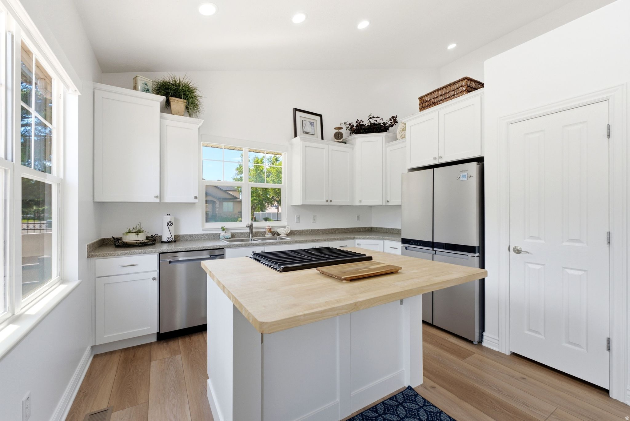 REDFEATHER ESTATES - Residential