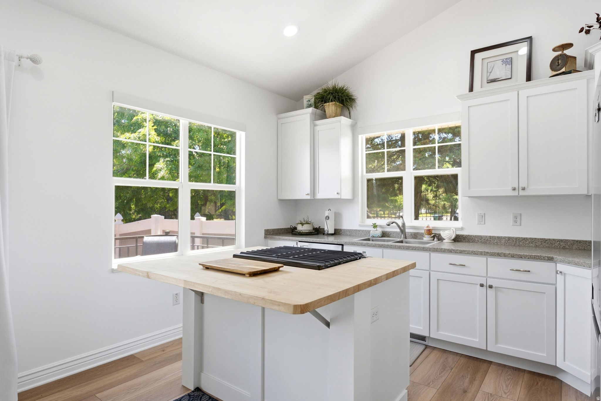 REDFEATHER ESTATES - Residential