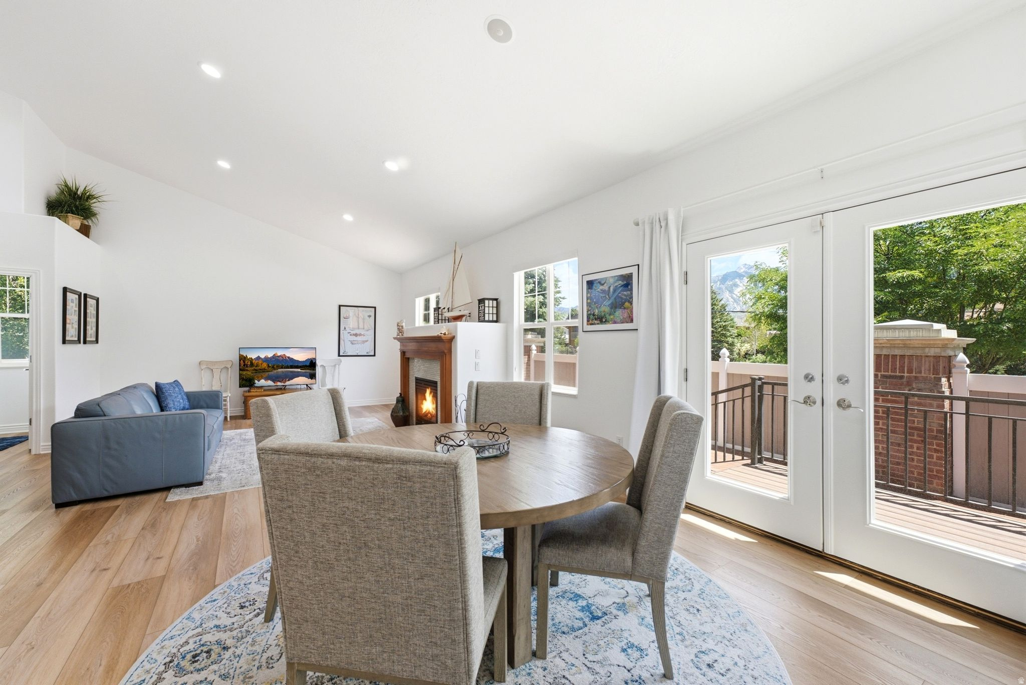 REDFEATHER ESTATES - Residential