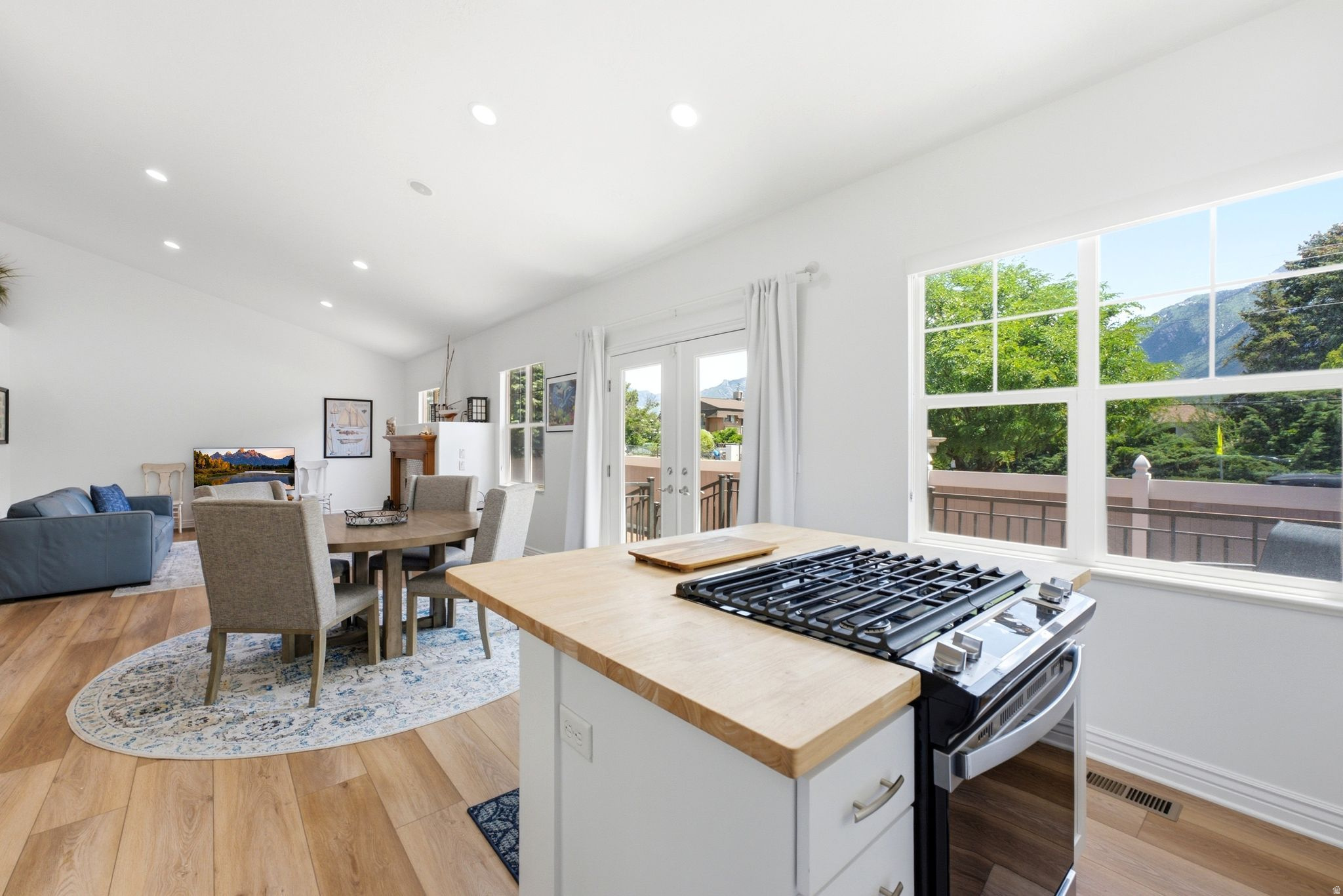 REDFEATHER ESTATES - Residential
