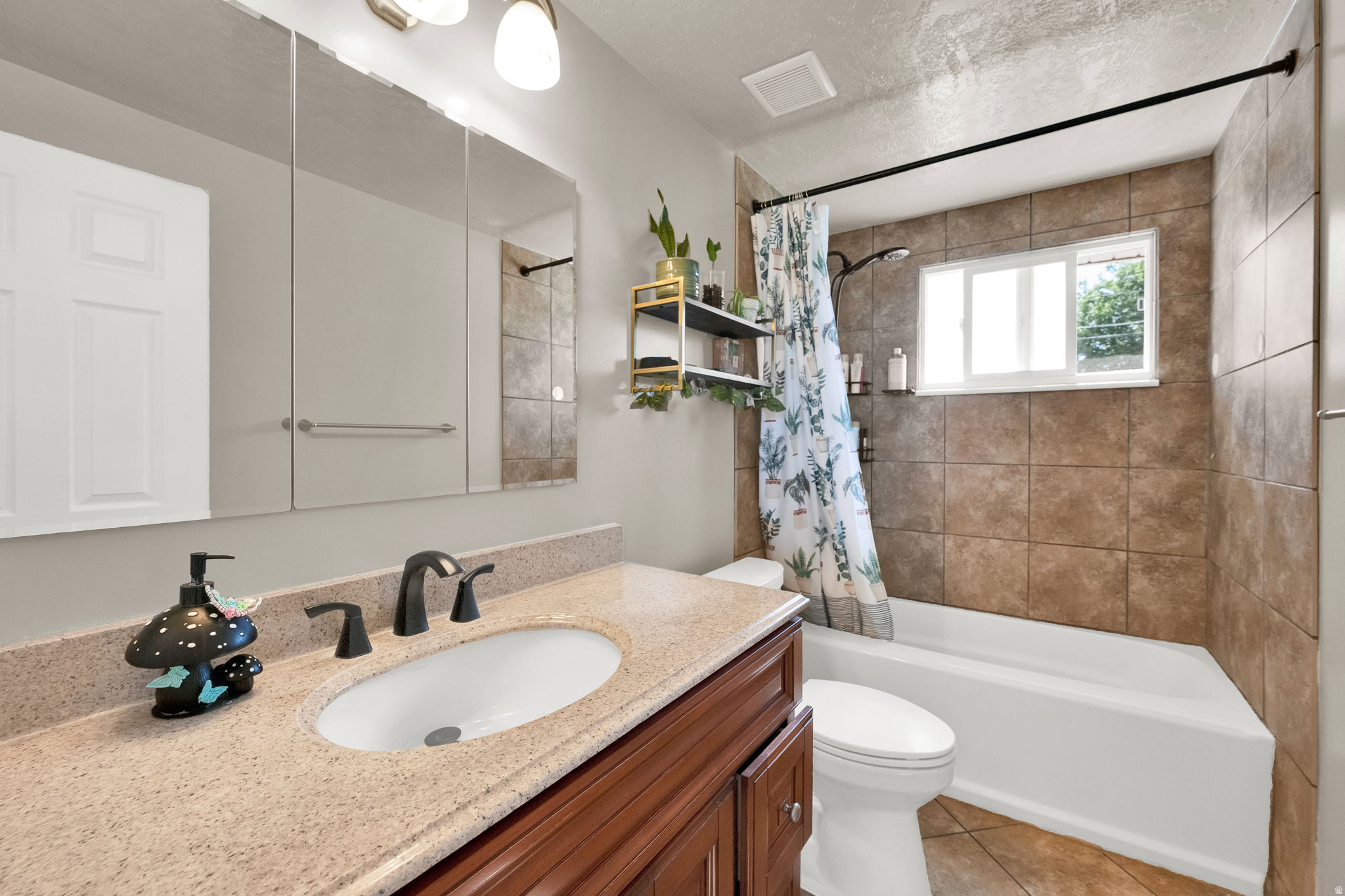 COLONY WEST - Residential