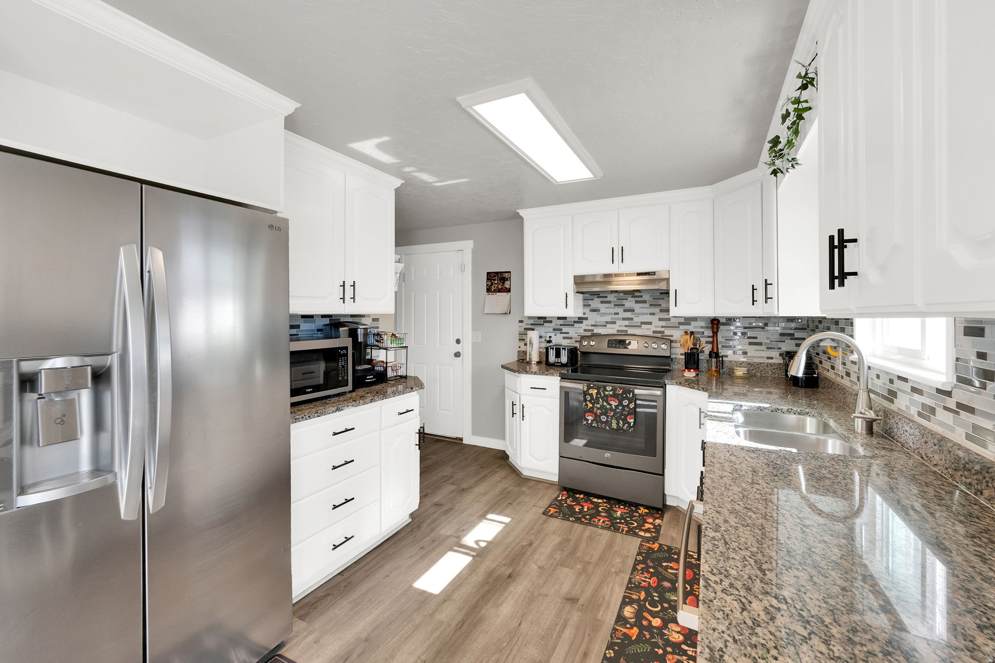 COLONY WEST - Residential