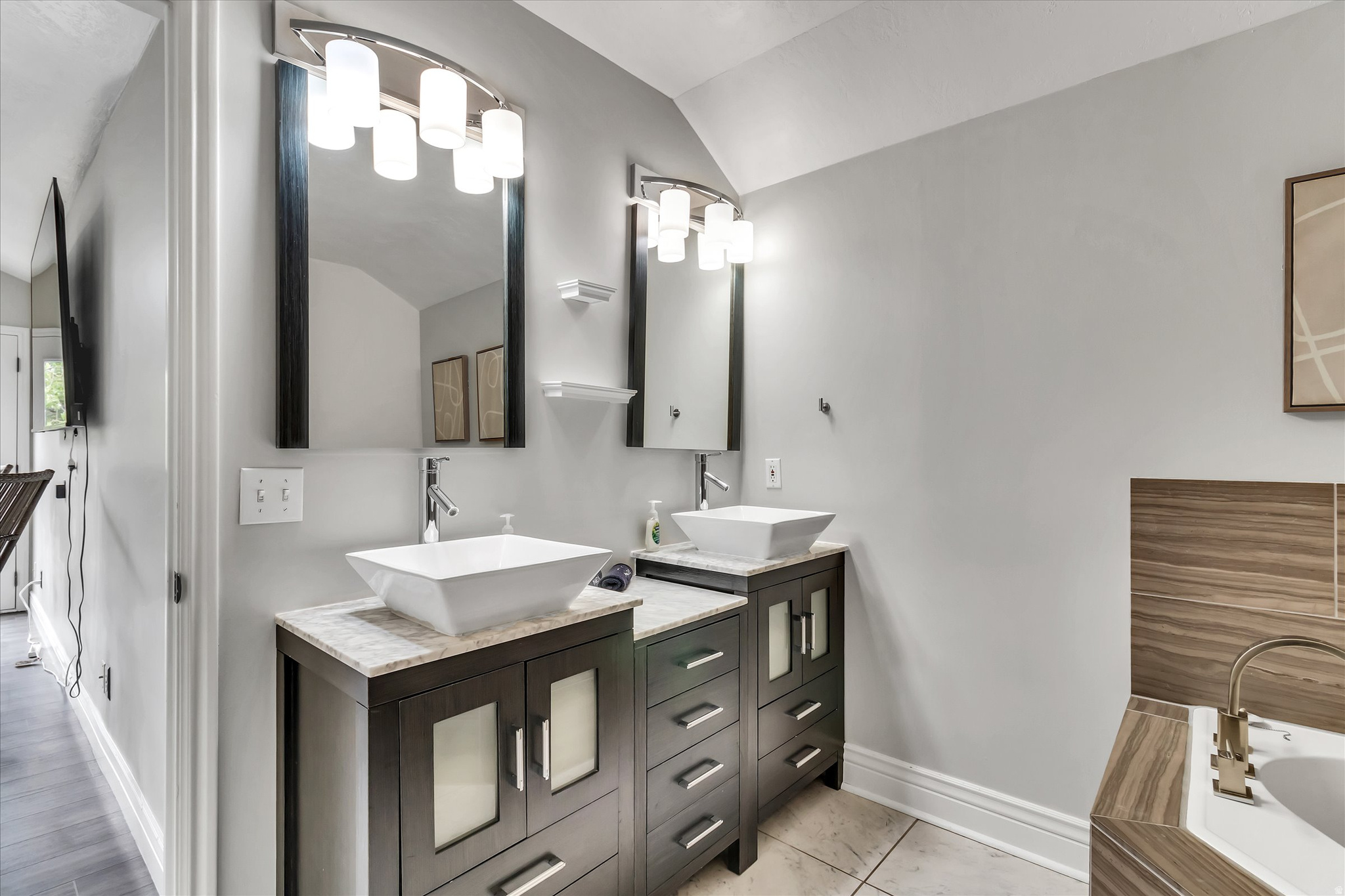 ALTA HILLS - Residential