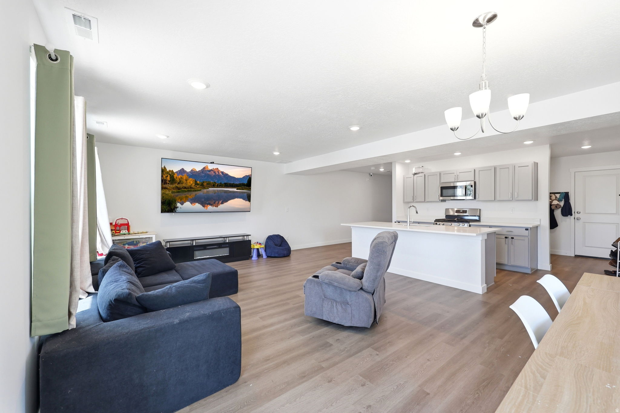 EAGLE VILLAGE - Residential