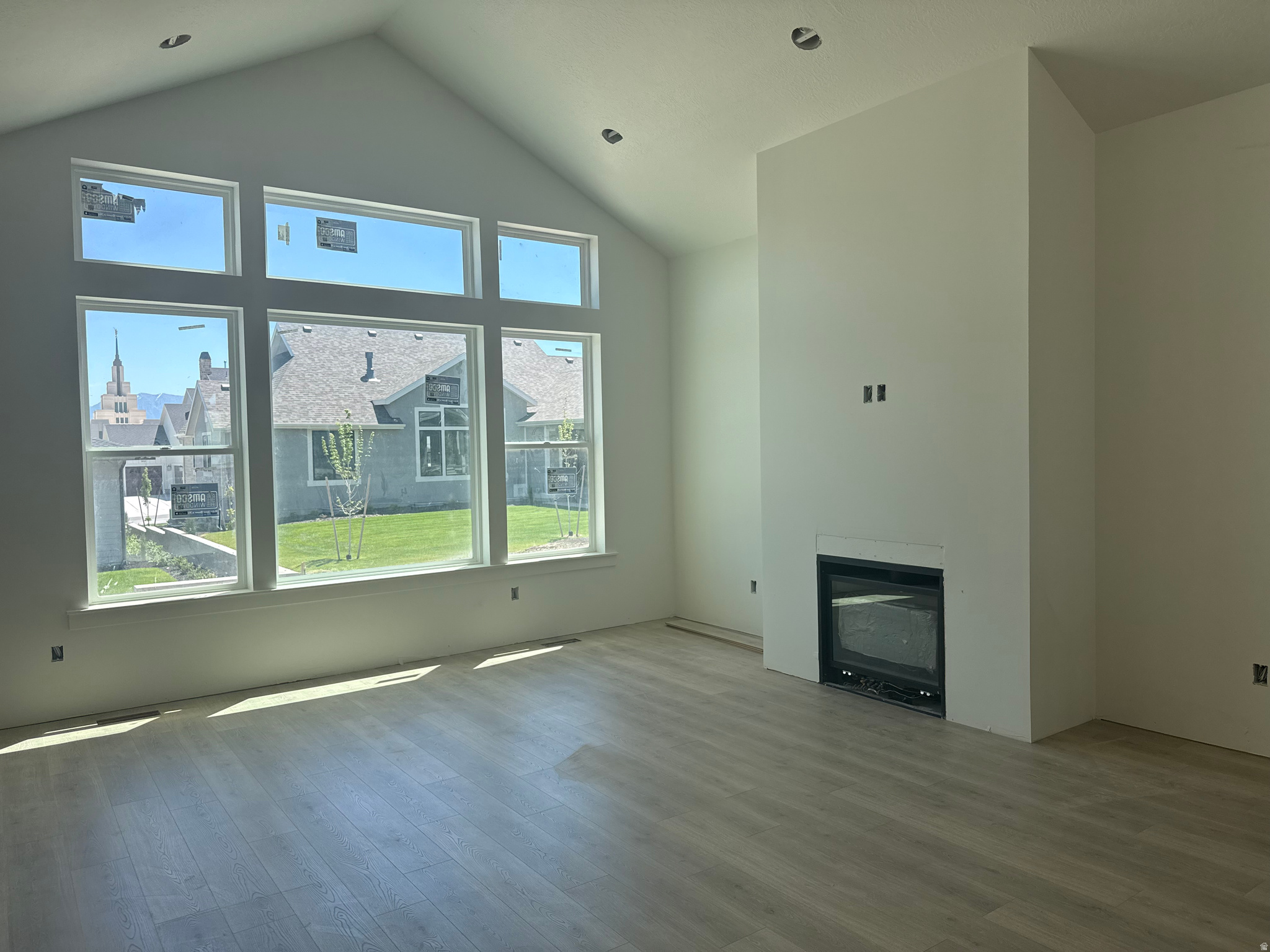 BEACON POINTE - Residential