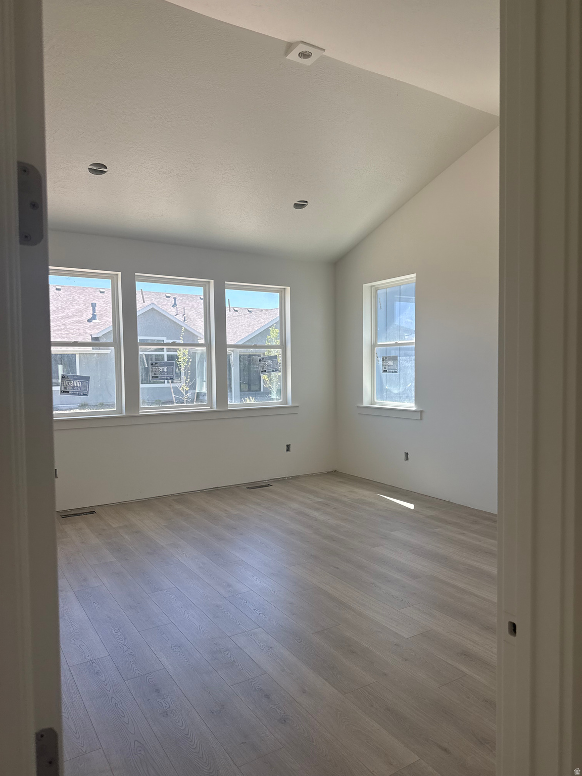 BEACON POINTE - Residential