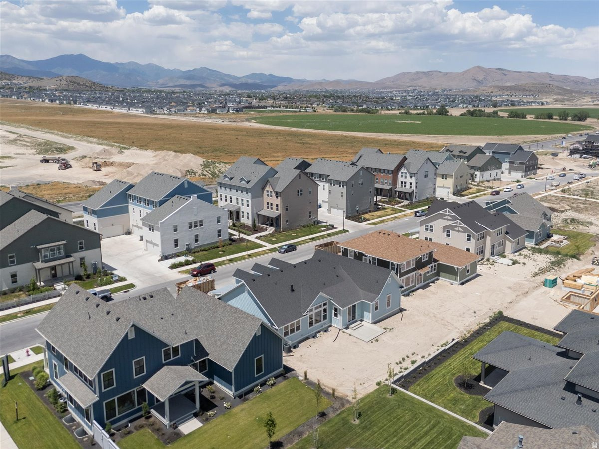 BEACON POINTE - Residential