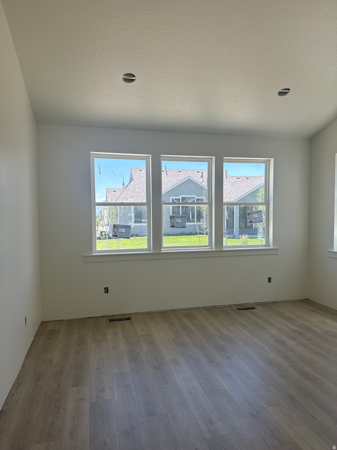 BEACON POINTE - Residential