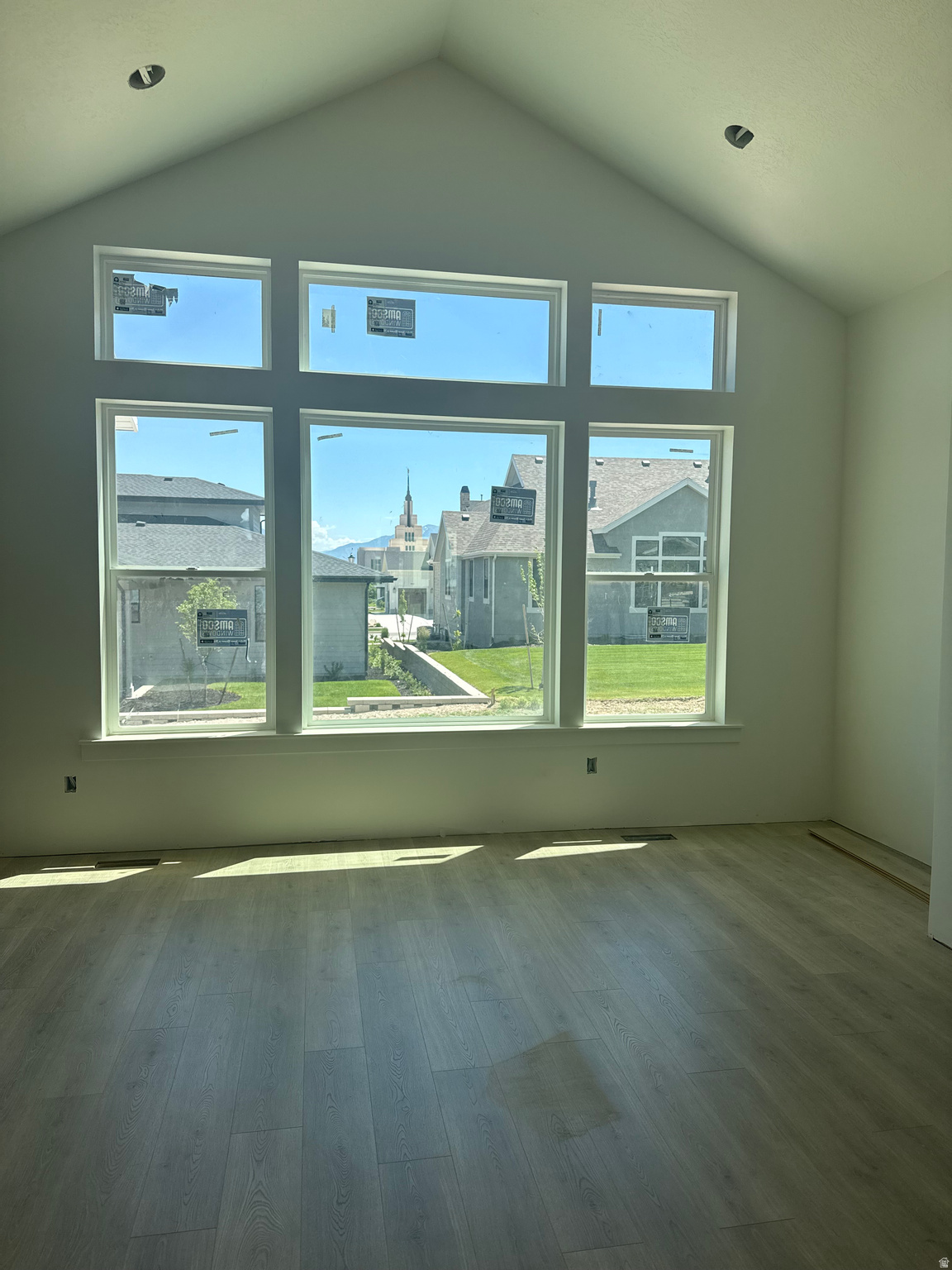 BEACON POINTE - Residential